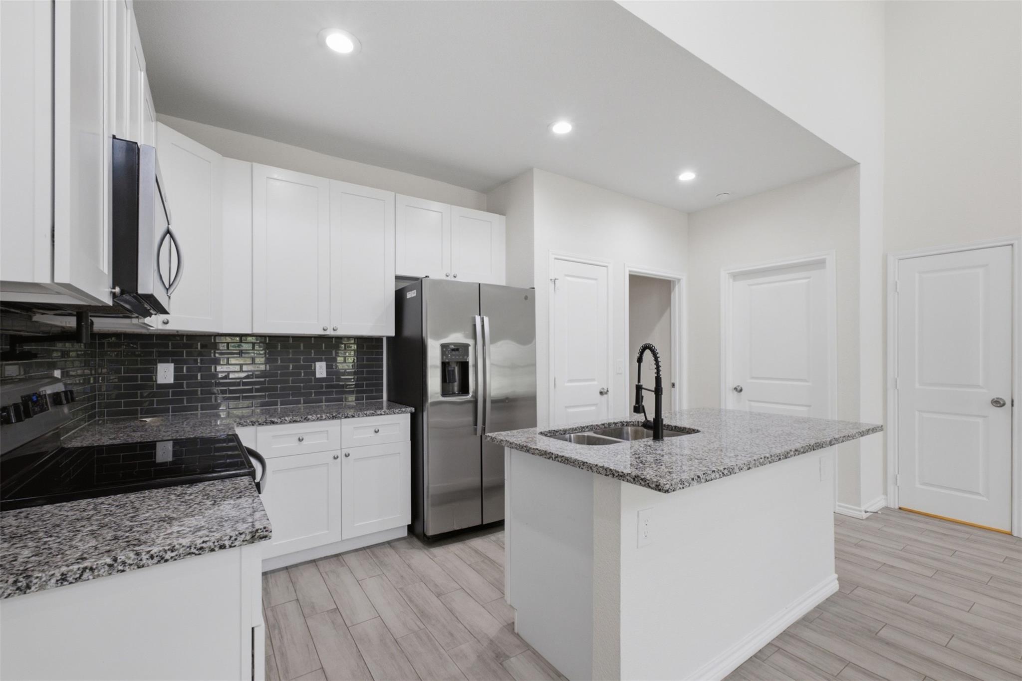 16709 Meadowcroft