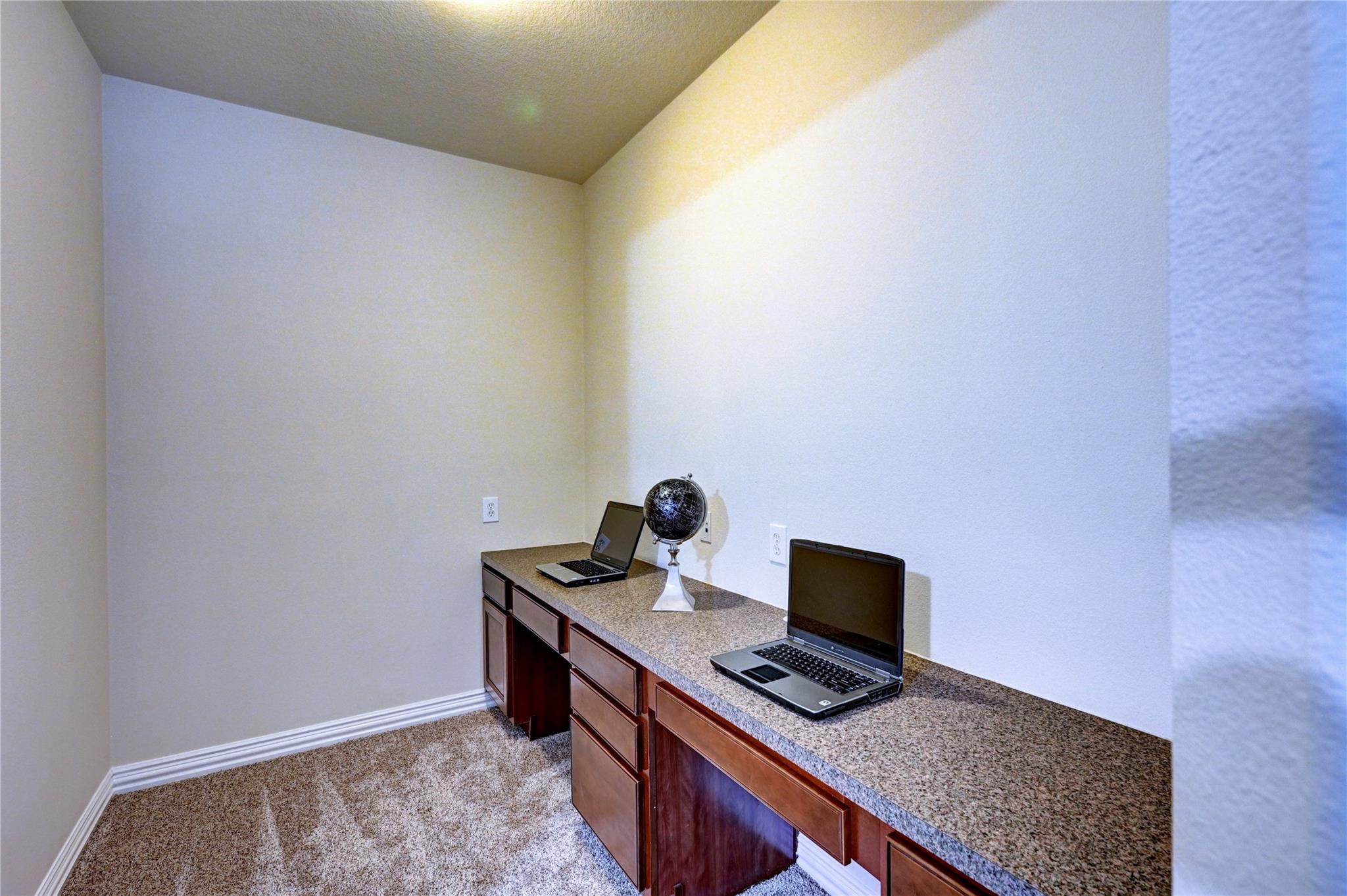 30 N Scribewood Circle