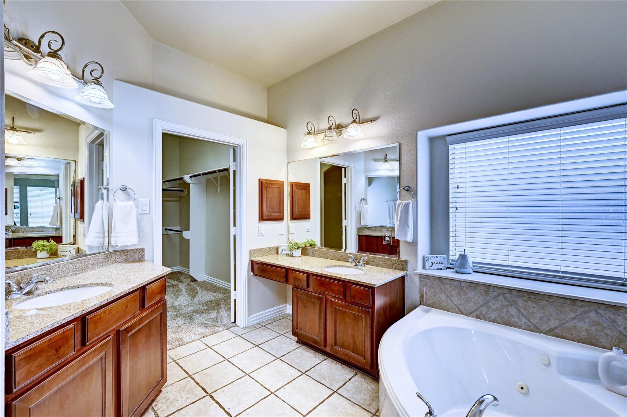 30 N Scribewood Circle