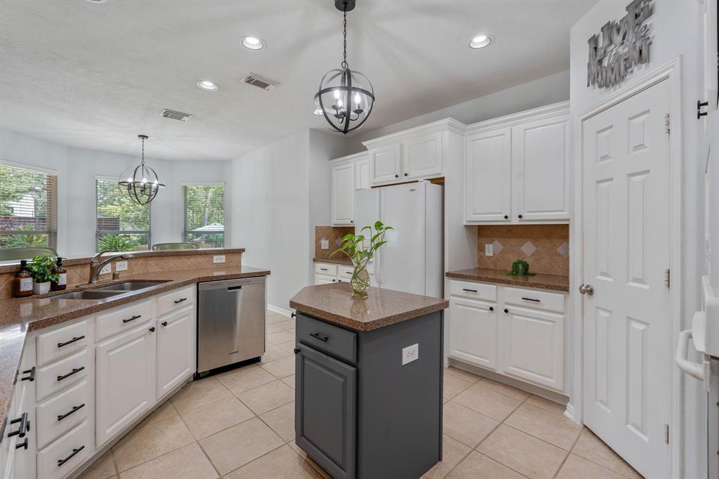 2415 Coachlight Lane