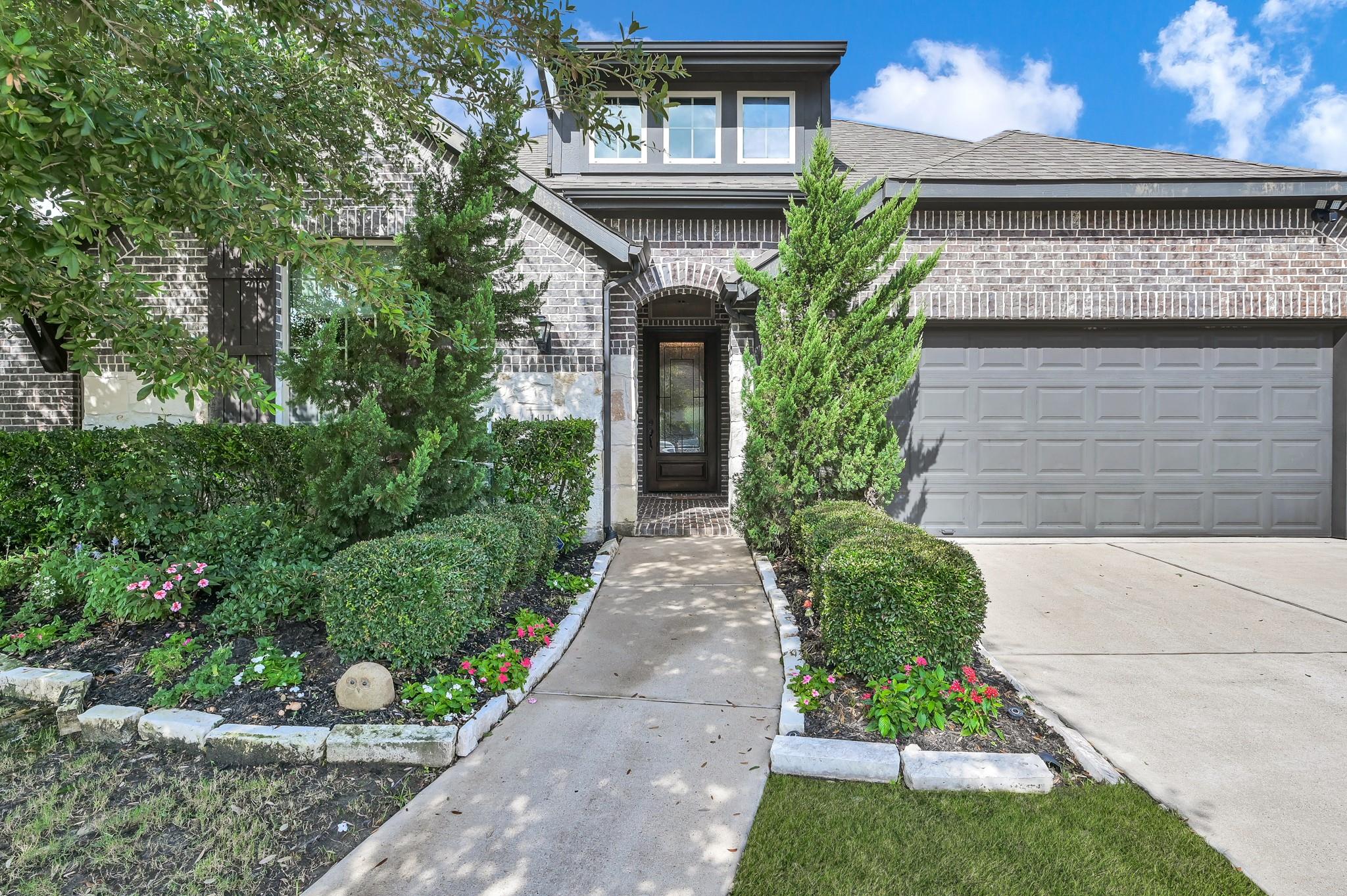 1411 Layla Sage Loop