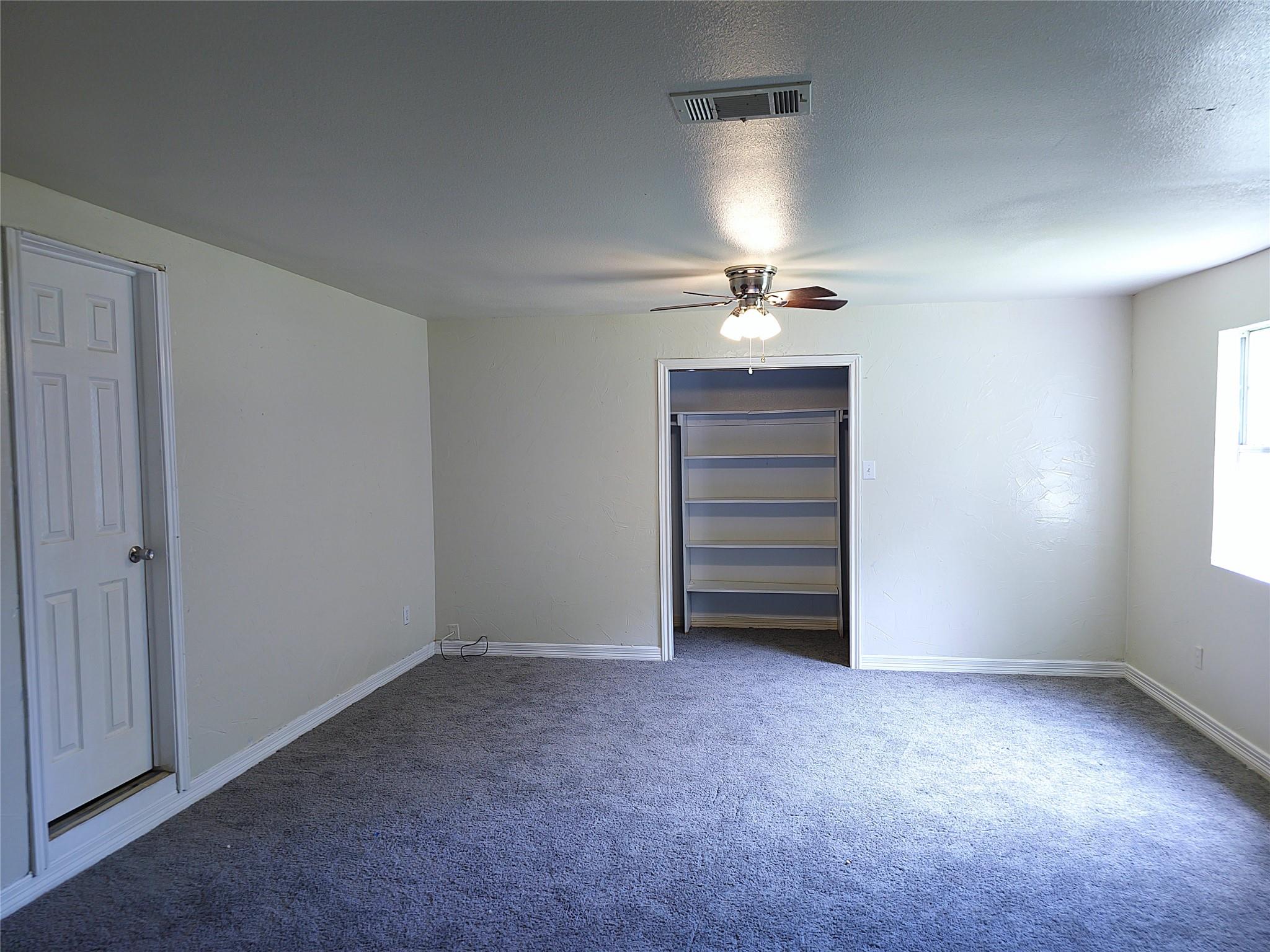 1003 W Hart Avenue