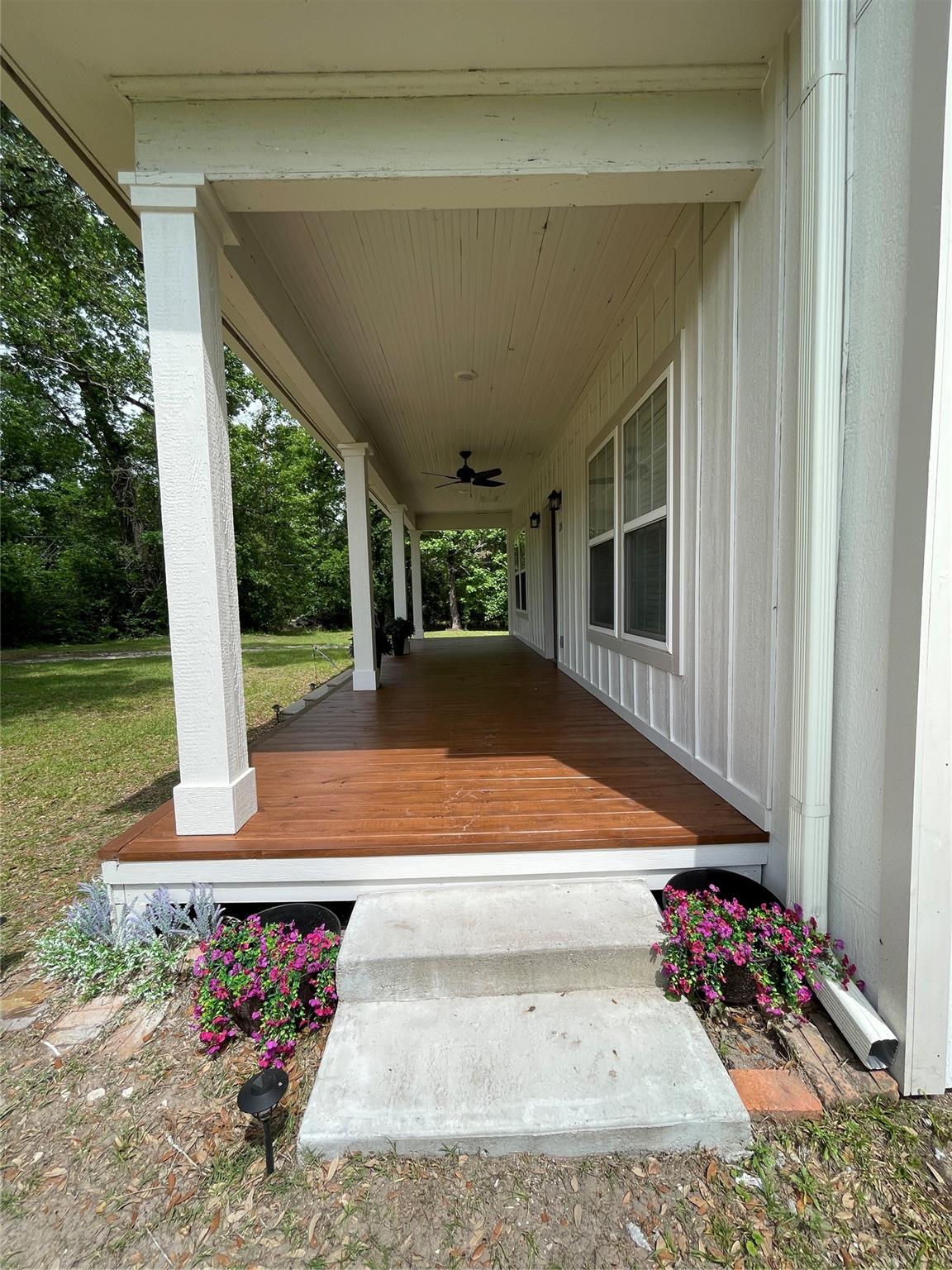 210 W Crescent Drive