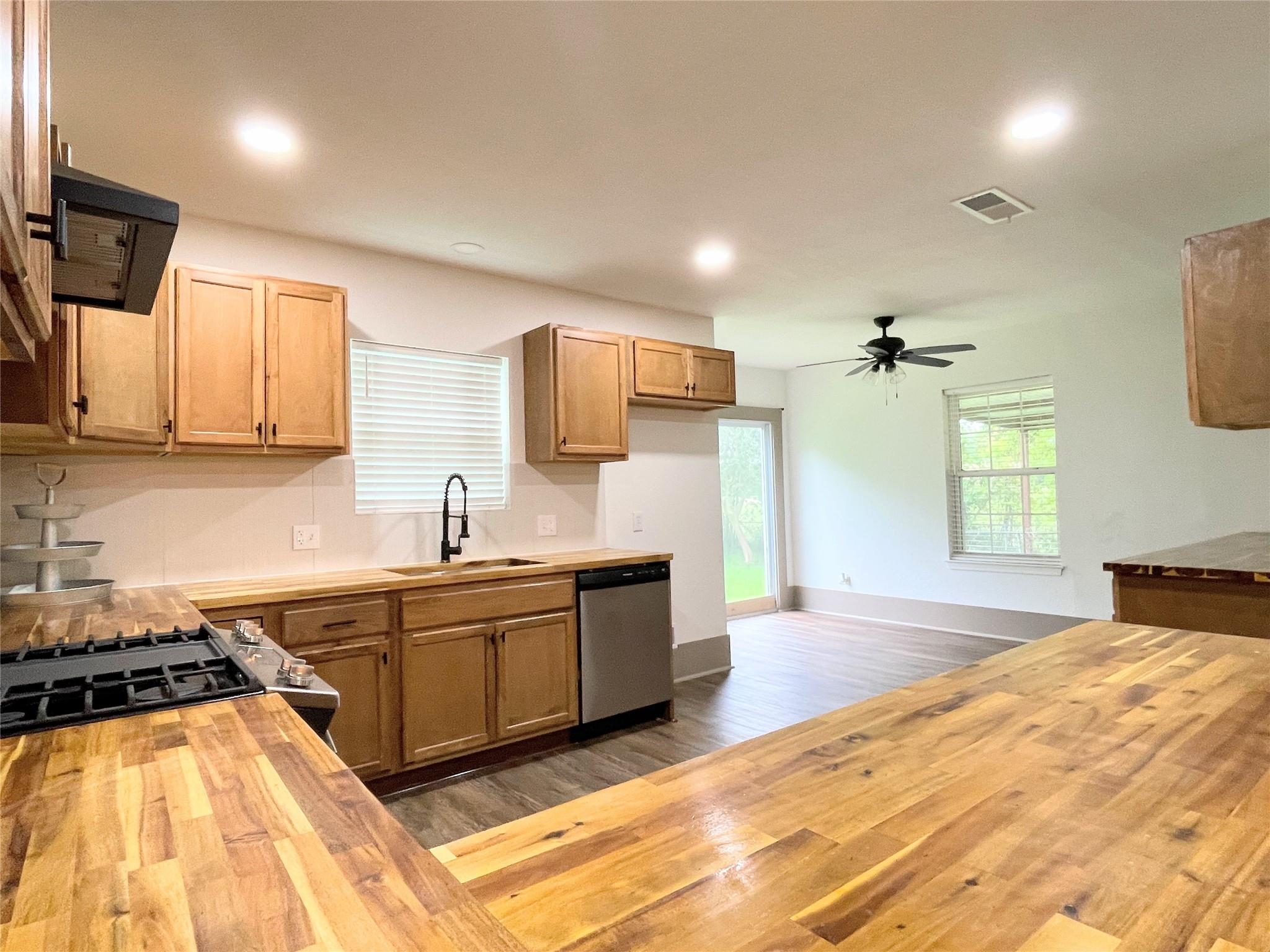 210 W Crescent Drive