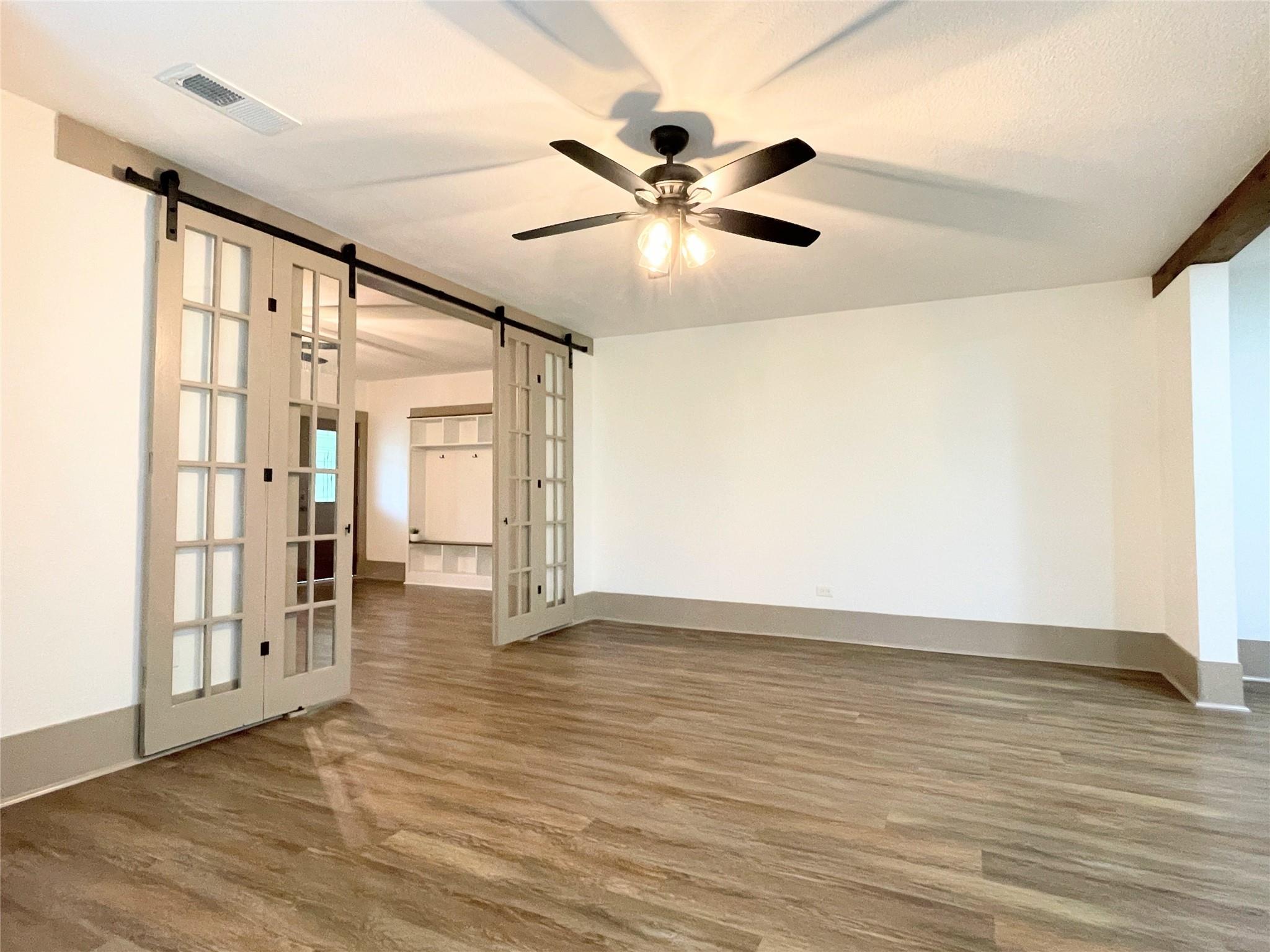 210 W Crescent Drive