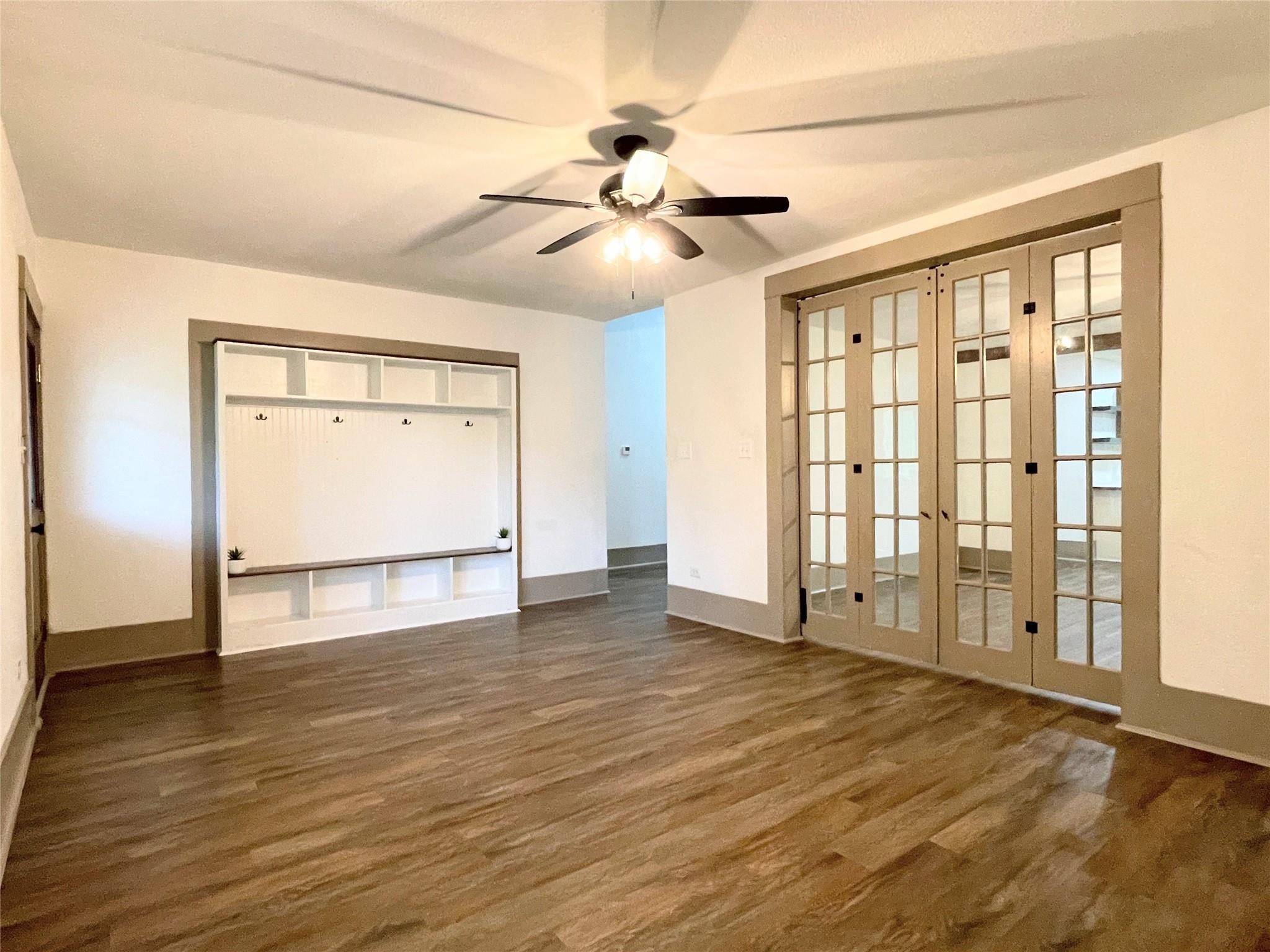 210 W Crescent Drive