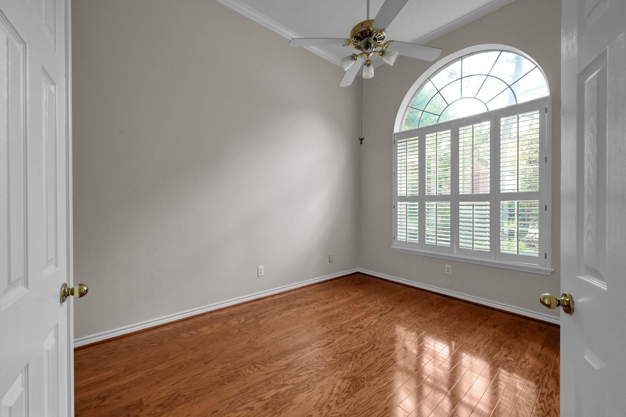 6 Long Springs Place