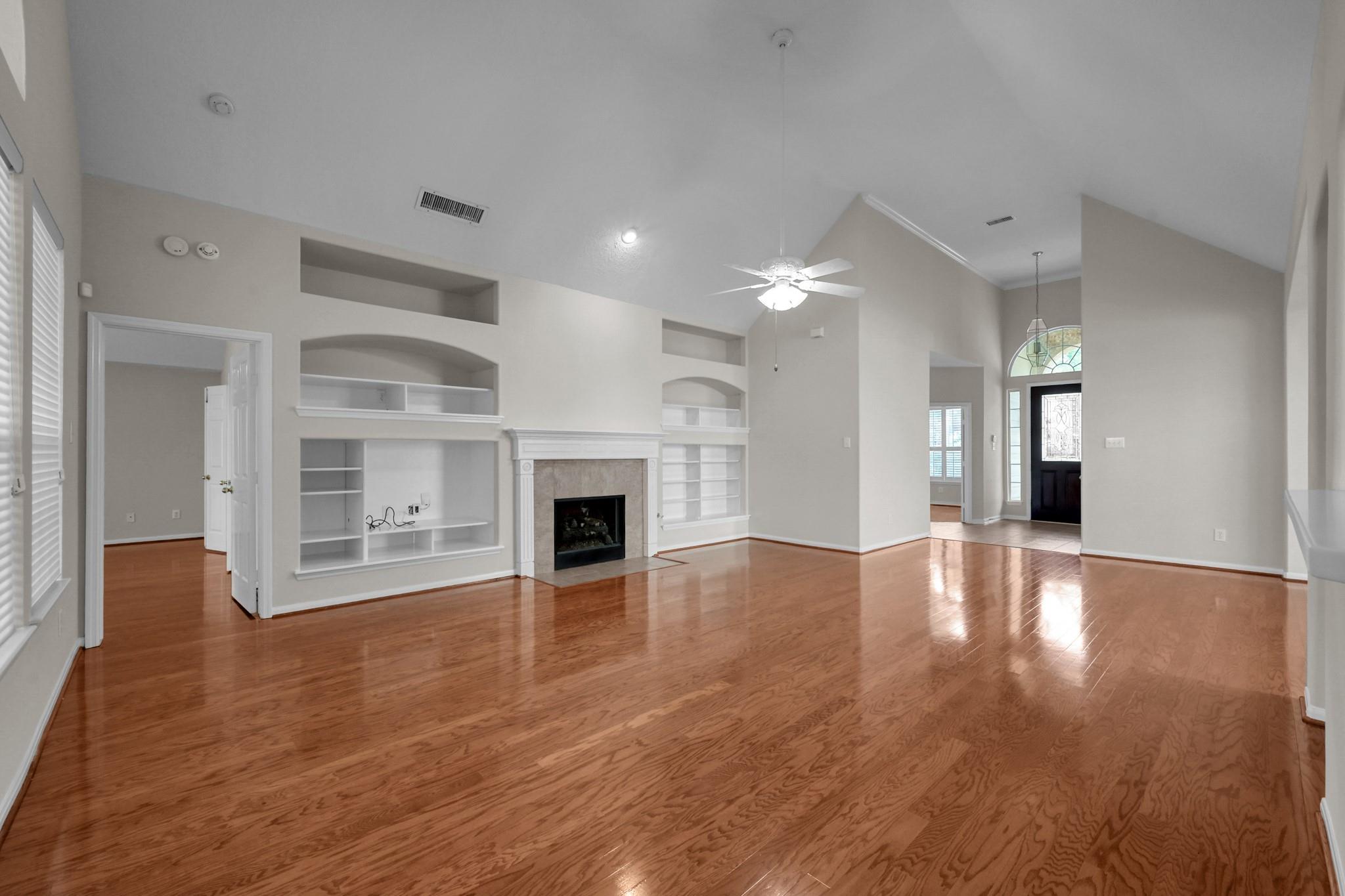 6 Long Springs Place