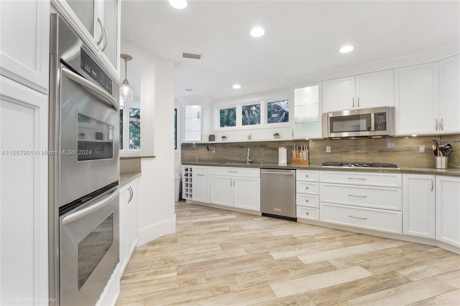 2449 S Bayshore Dr