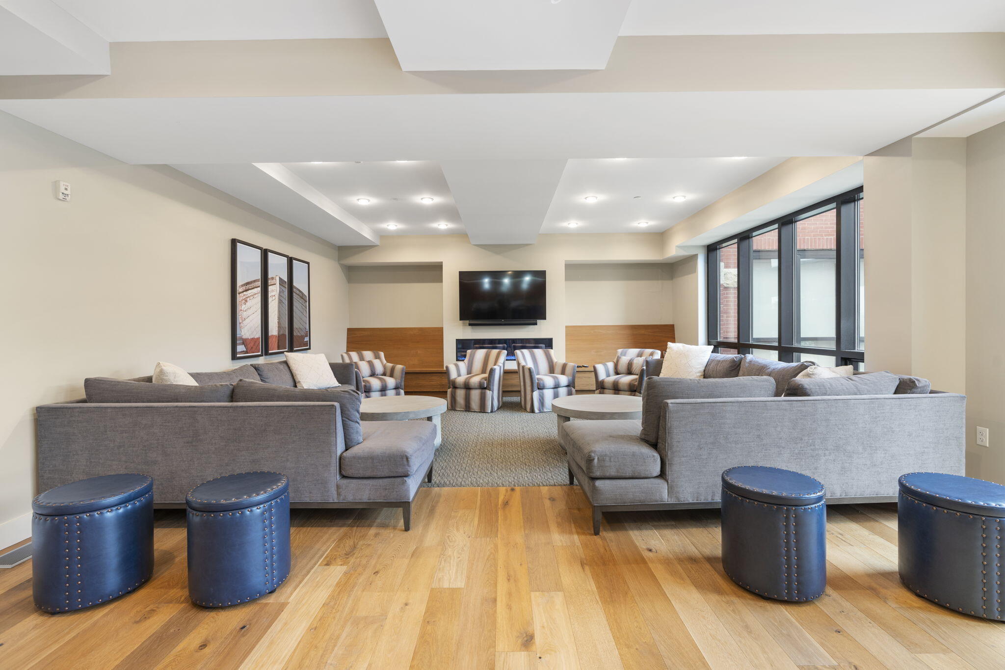 383 Commercial Street, 604