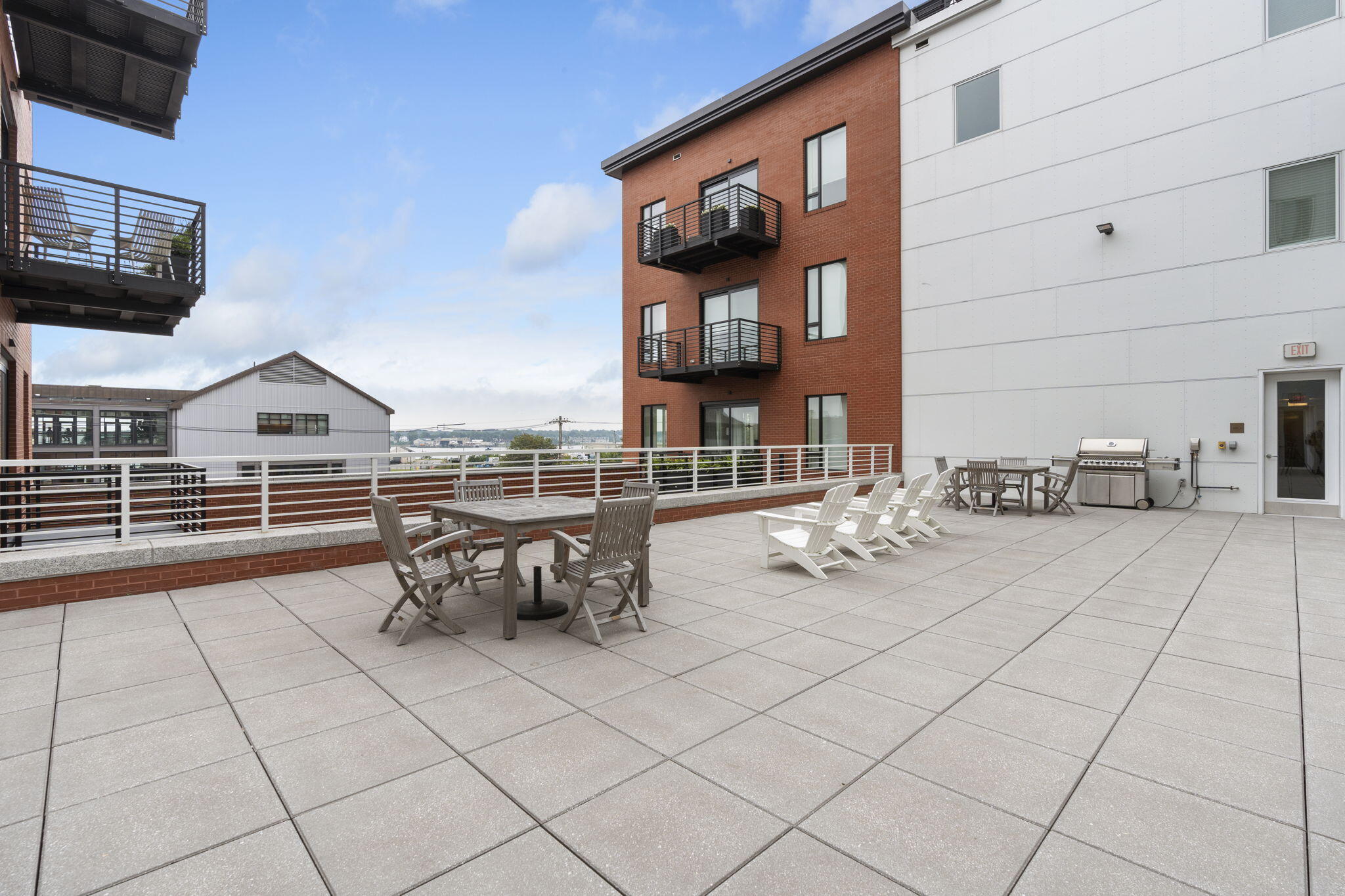 383 Commercial Street, 604