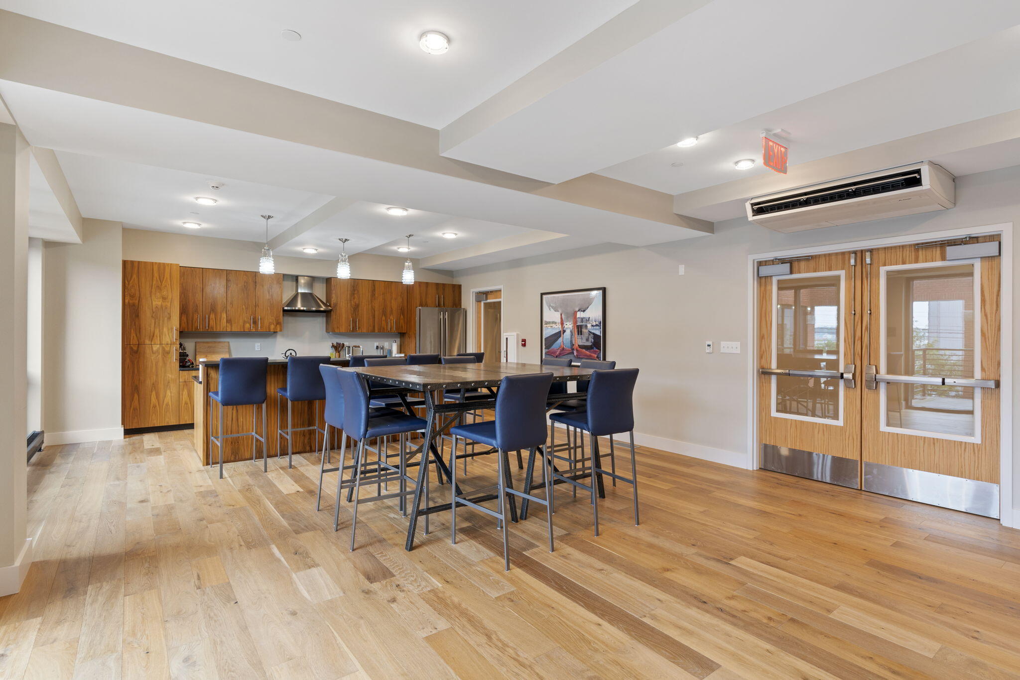 383 Commercial Street, 604