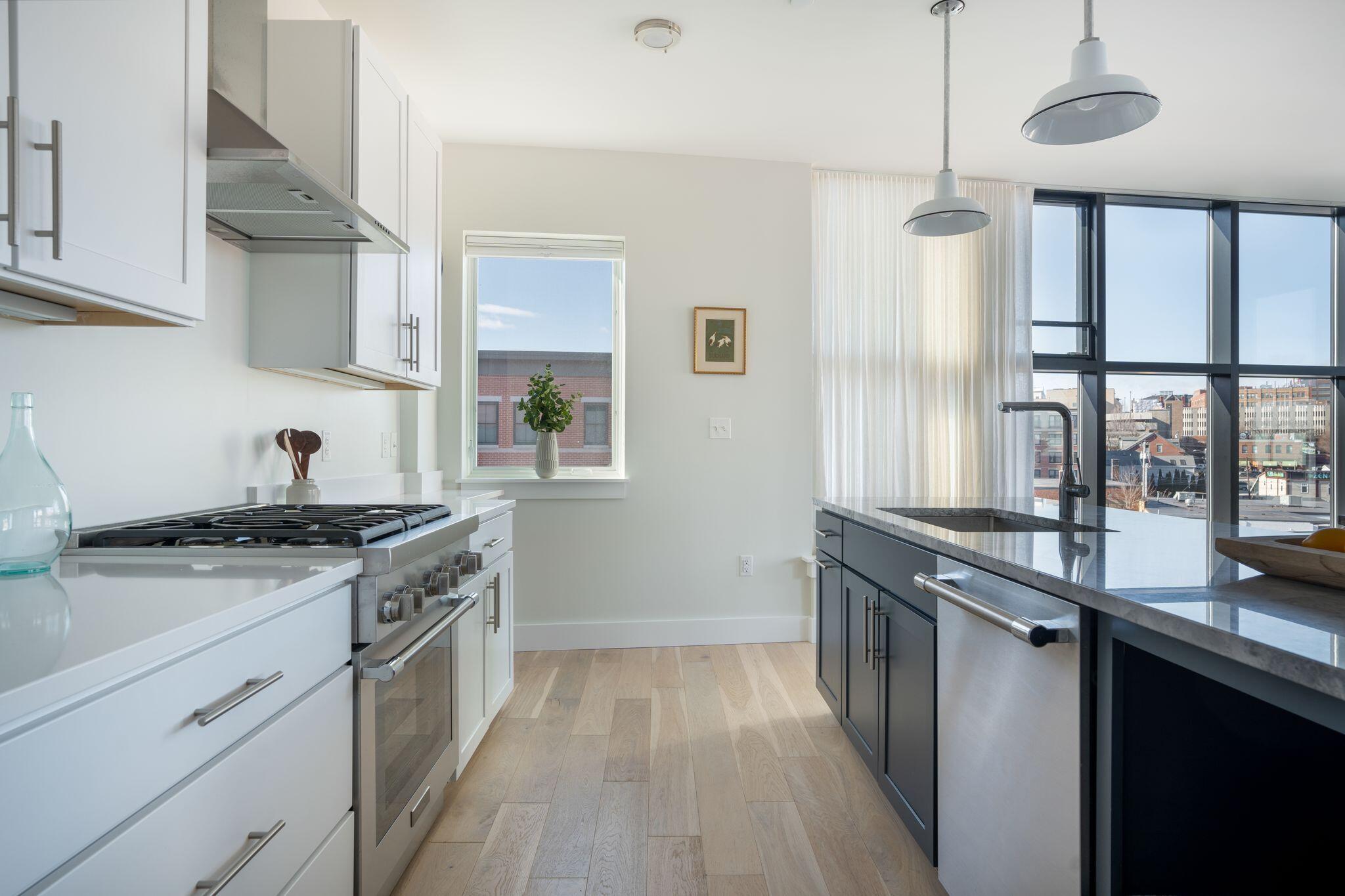 383 Commercial Street, 604