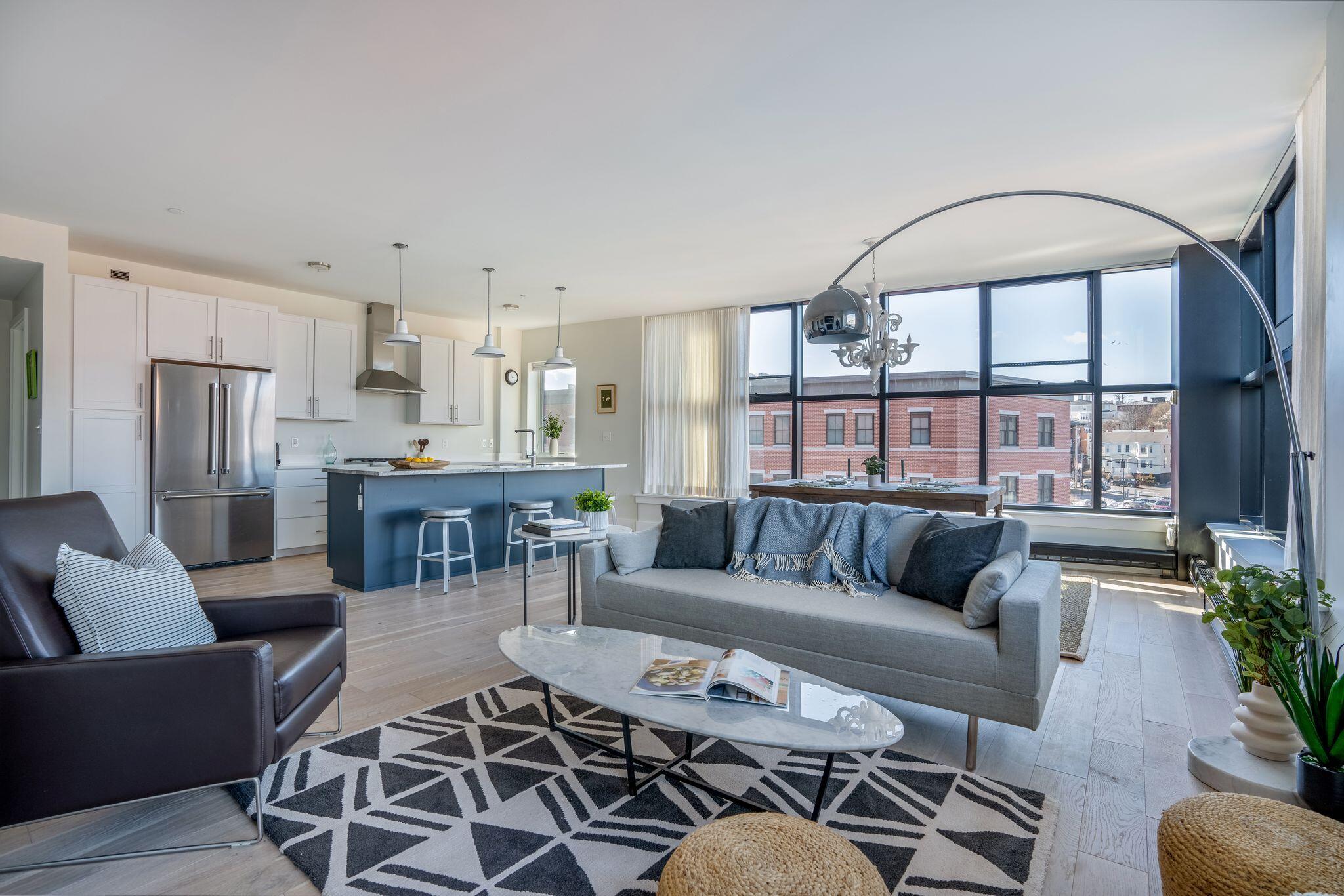 383 Commercial Street, 604