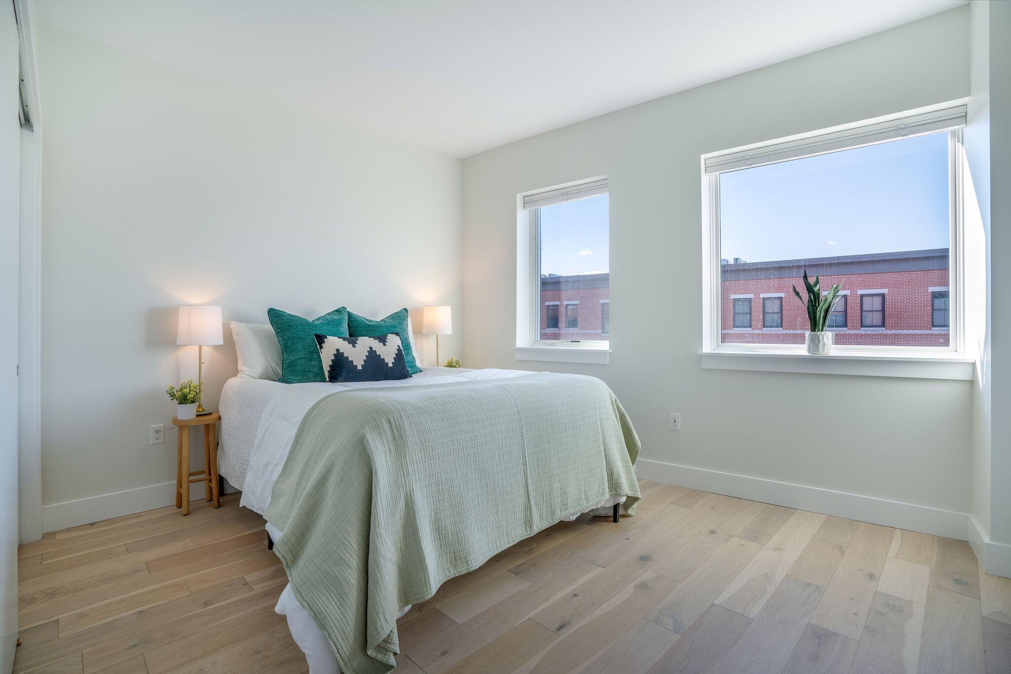 383 Commercial Street, 604