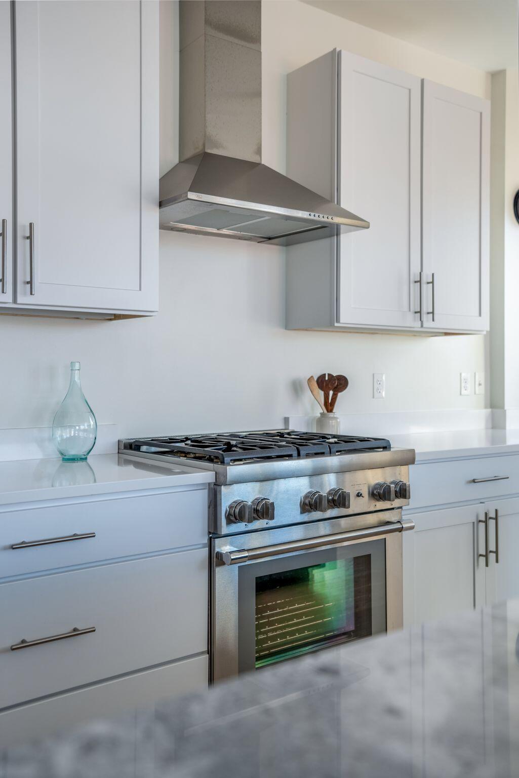 383 Commercial Street, 604