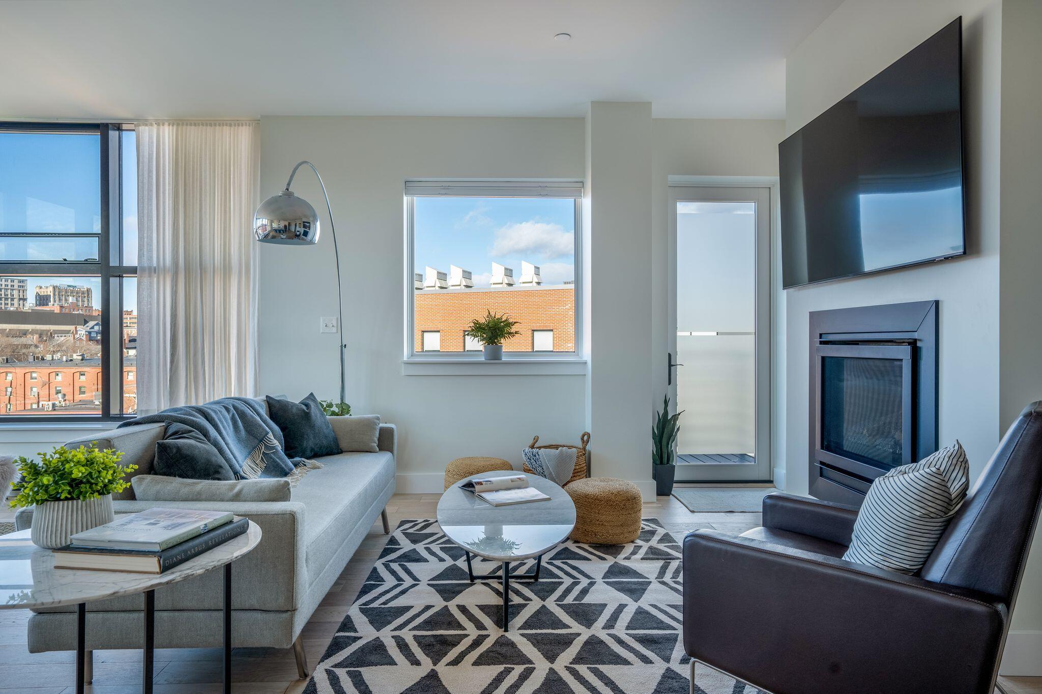 383 Commercial Street, 604