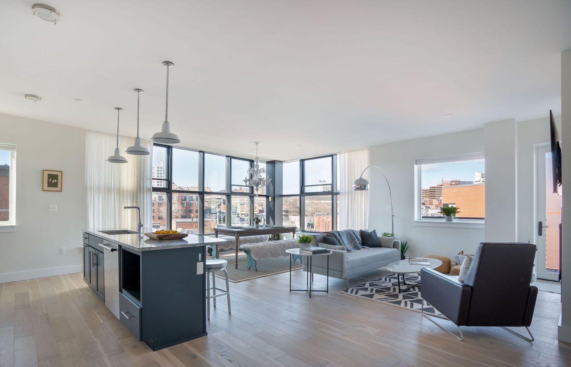 383 Commercial Street, 604