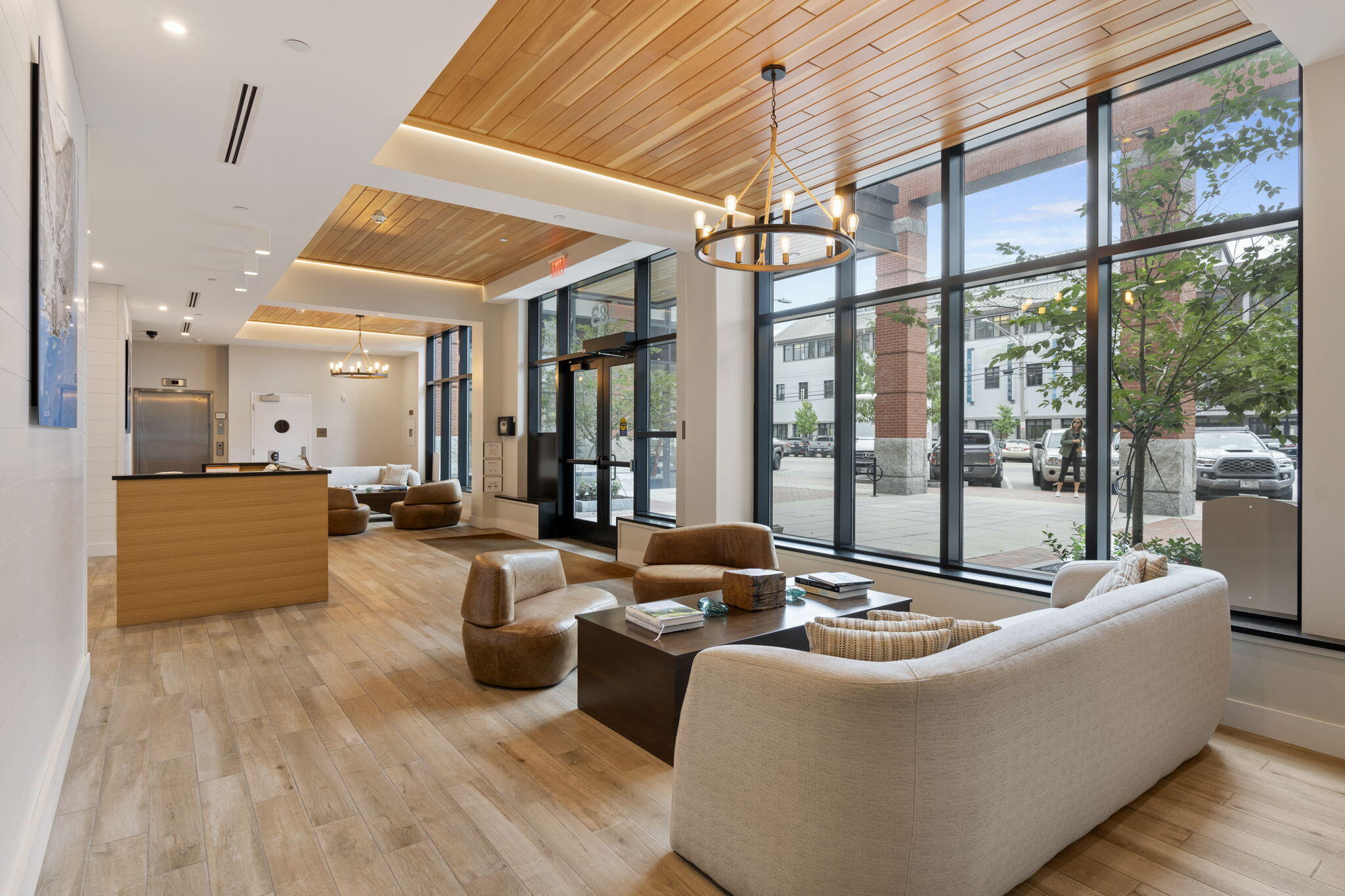 383 Commercial Street, 604