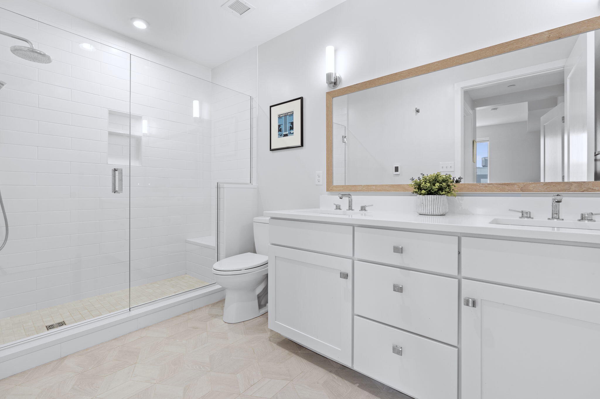 383 Commercial Street, 604