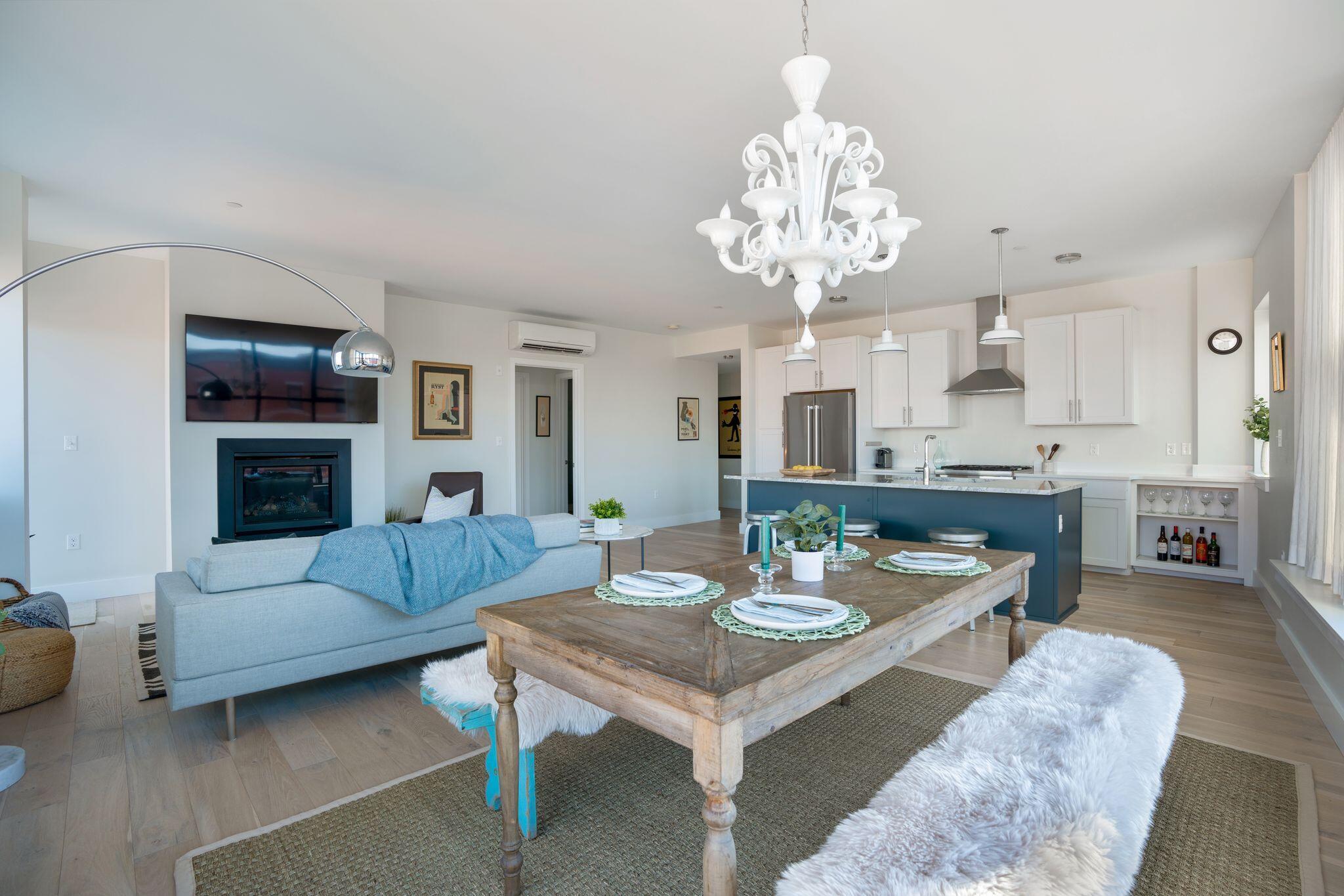 383 Commercial Street, 604