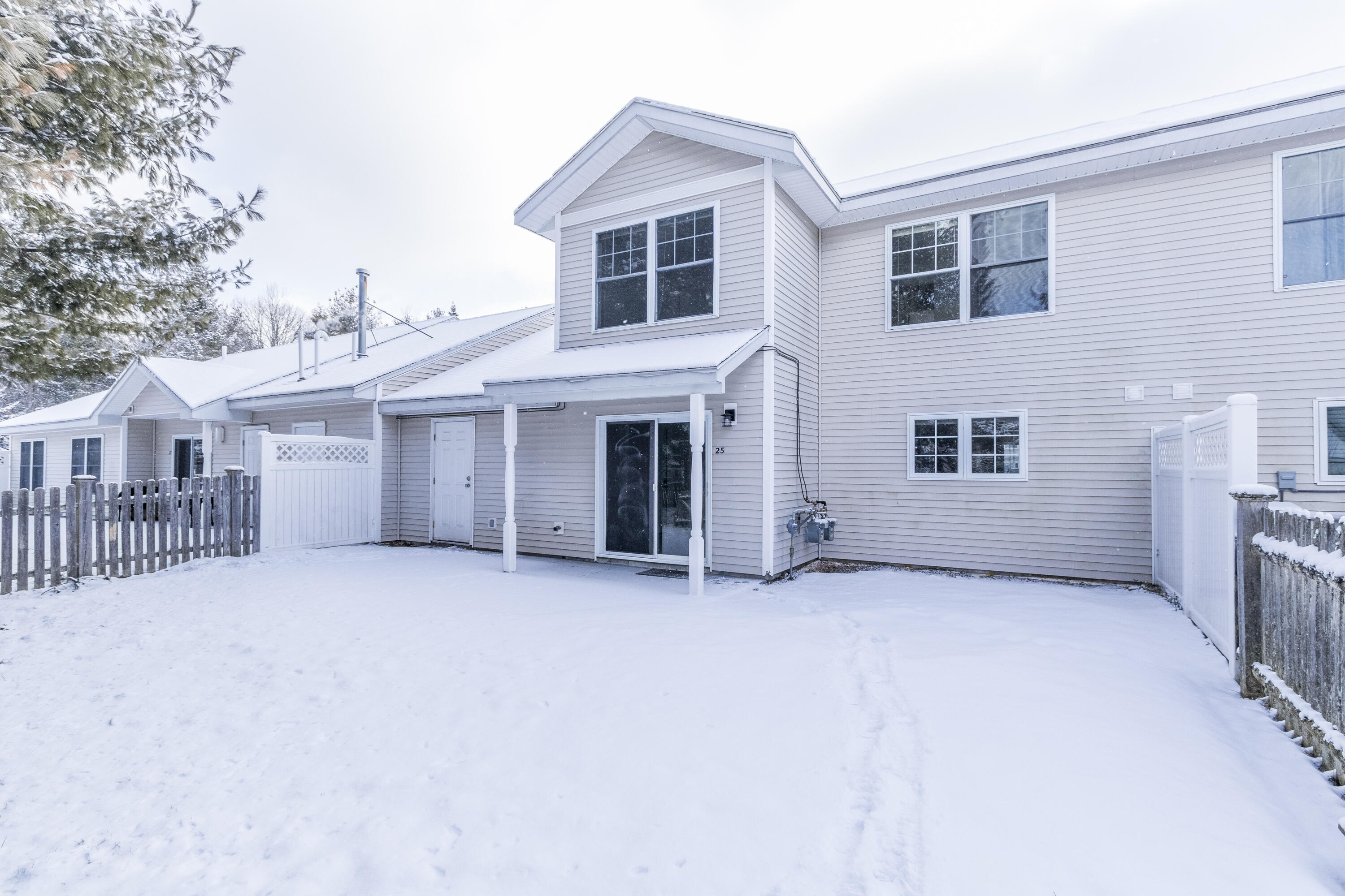 25 Beaver Pond Road, 25