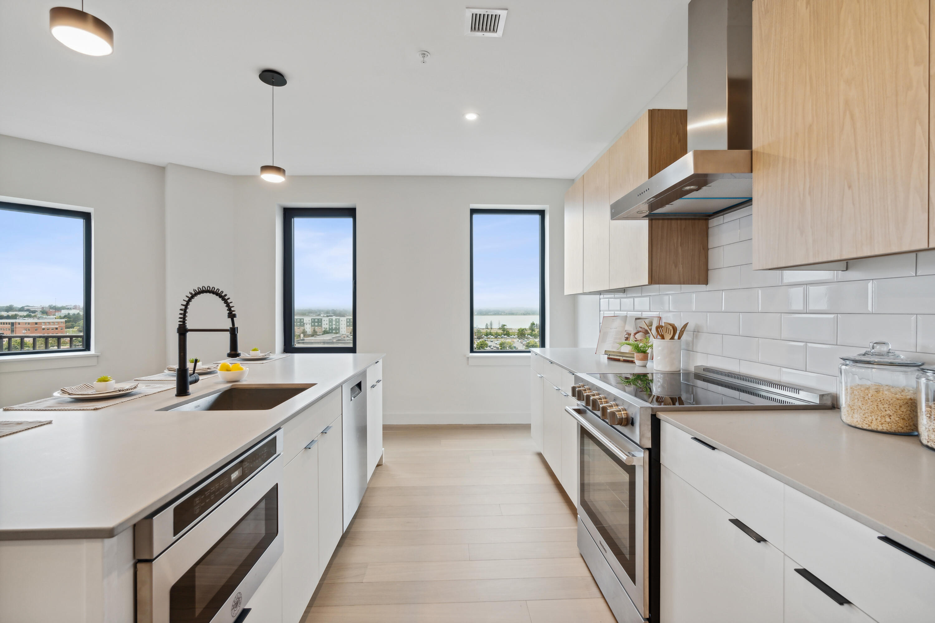 75 Chestnut Street, 705