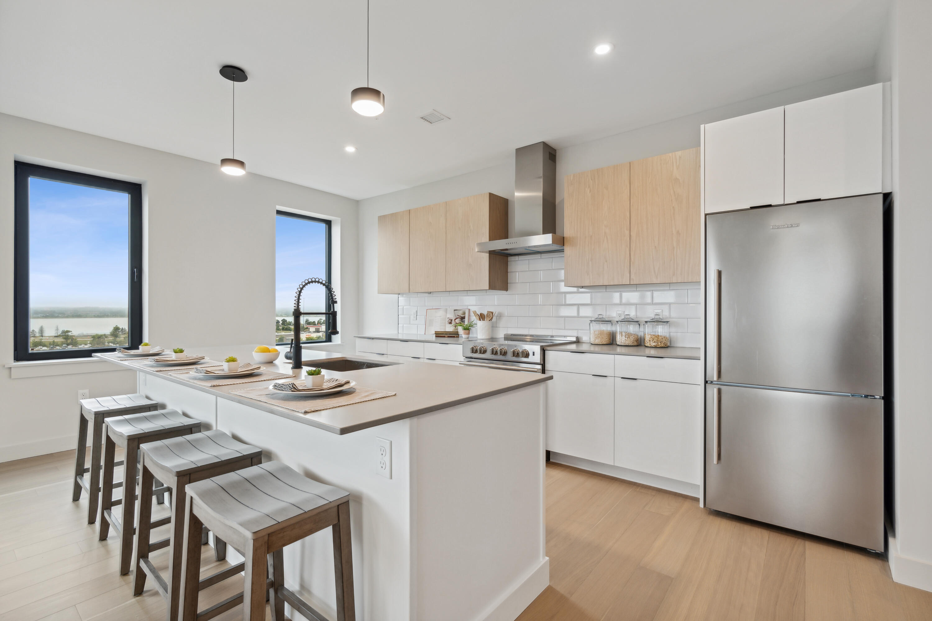 75 Chestnut Street, 705