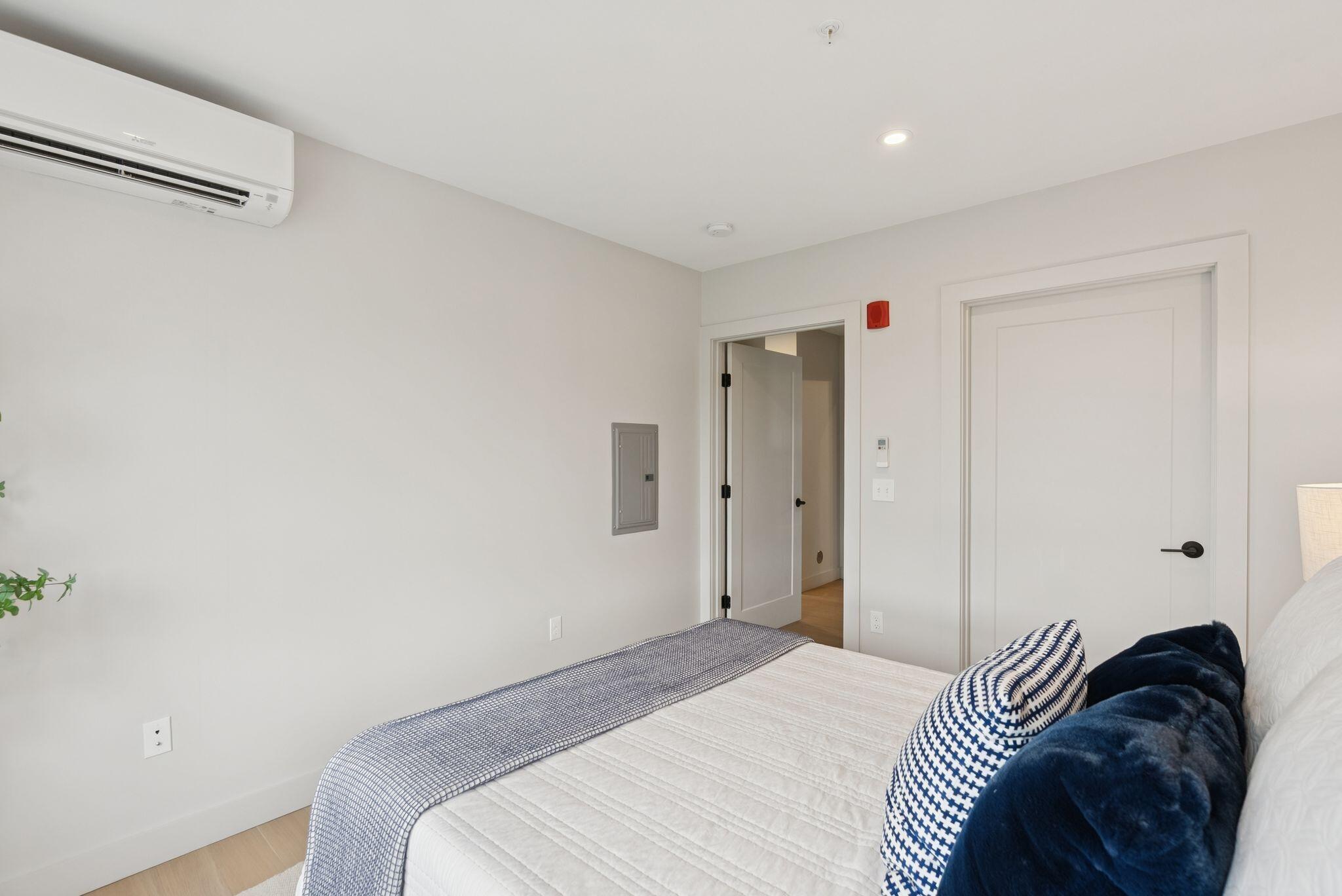 75 Chestnut Street, 606
