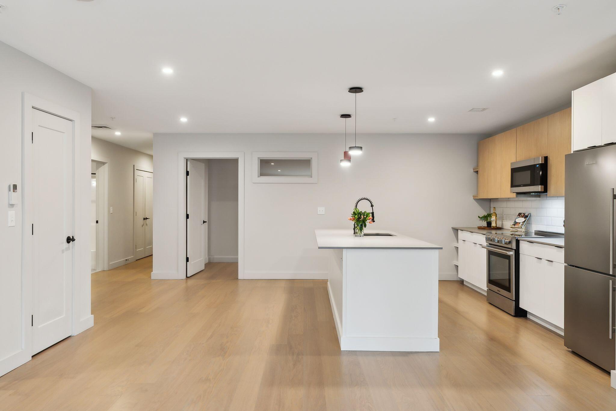 75 Chestnut Street, 204