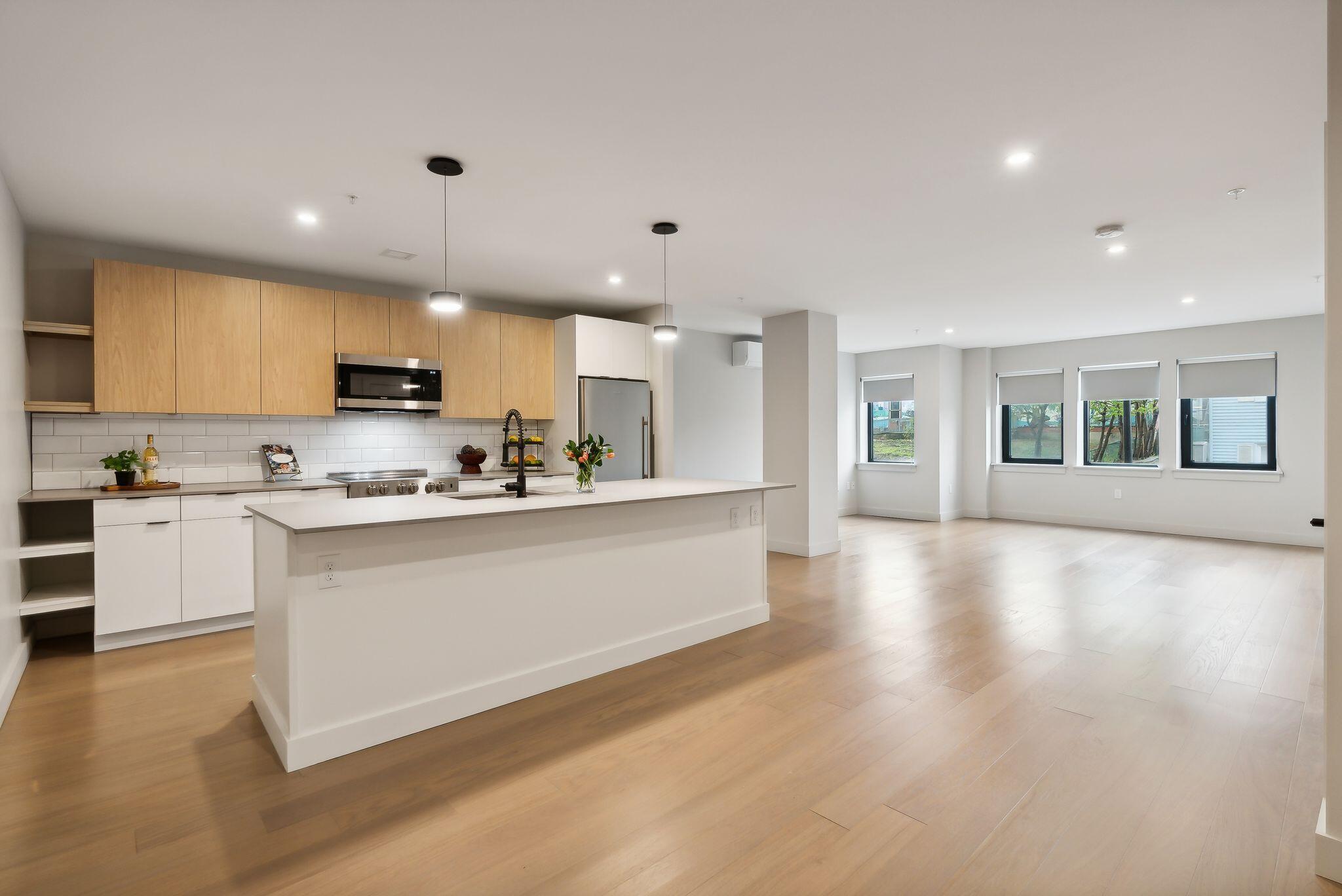 75 Chestnut Street, 204