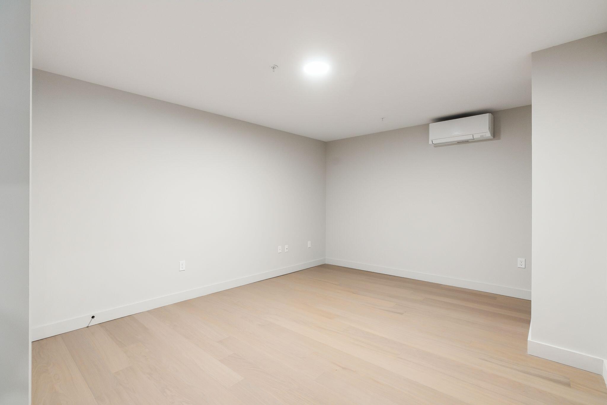 75 Chestnut Street, 204