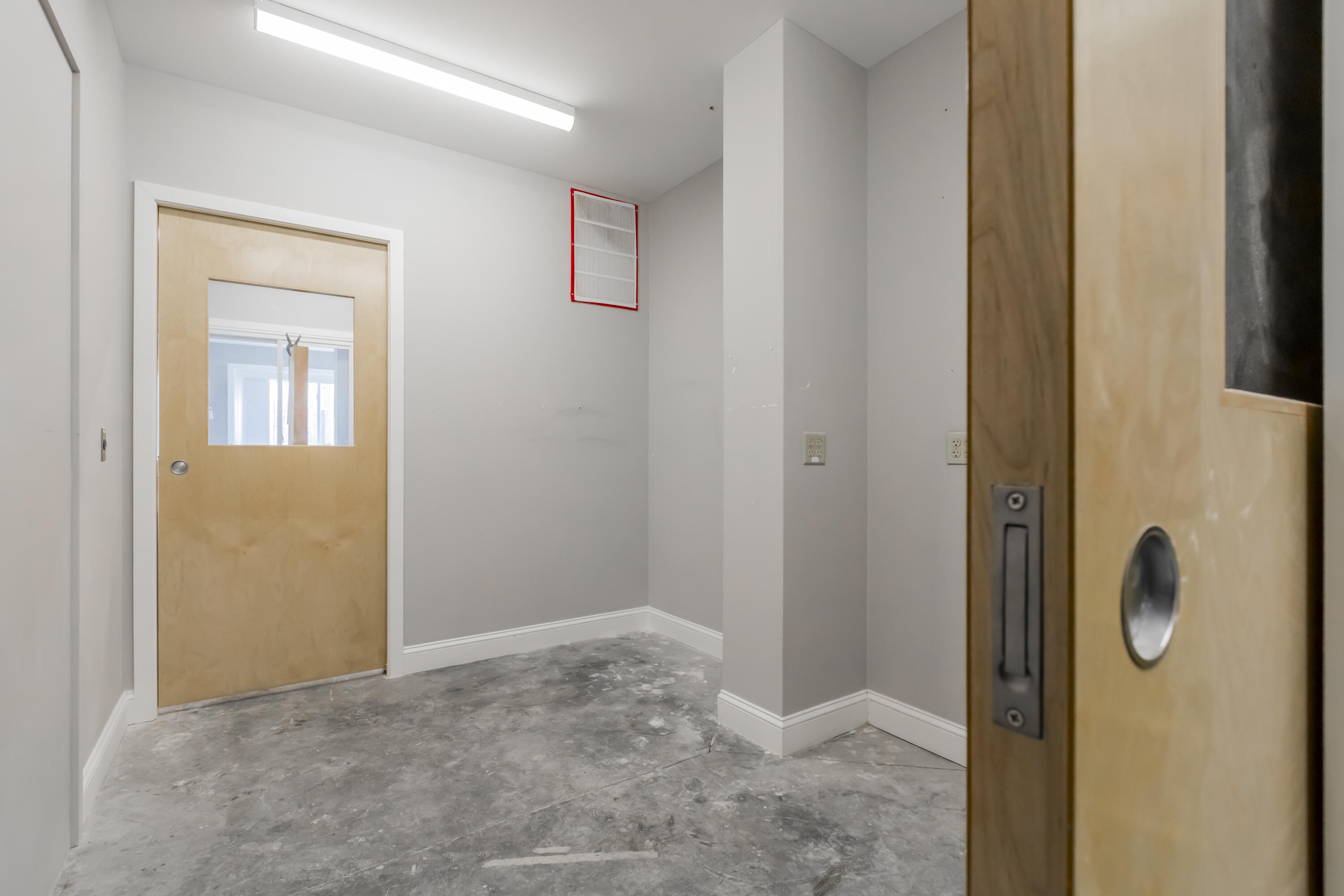 2 Lincoln Avenue, 8