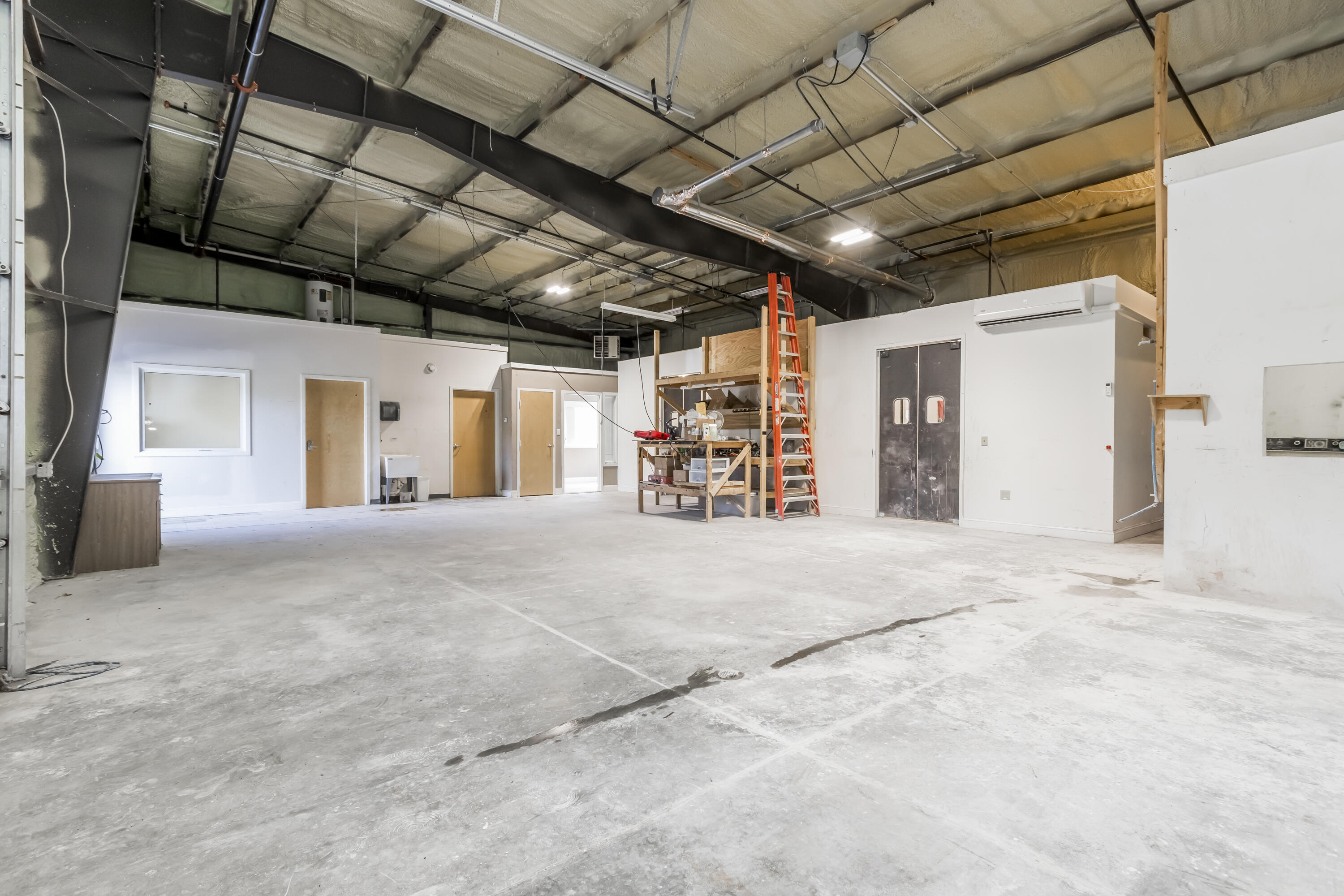 2 Lincoln Avenue, 8