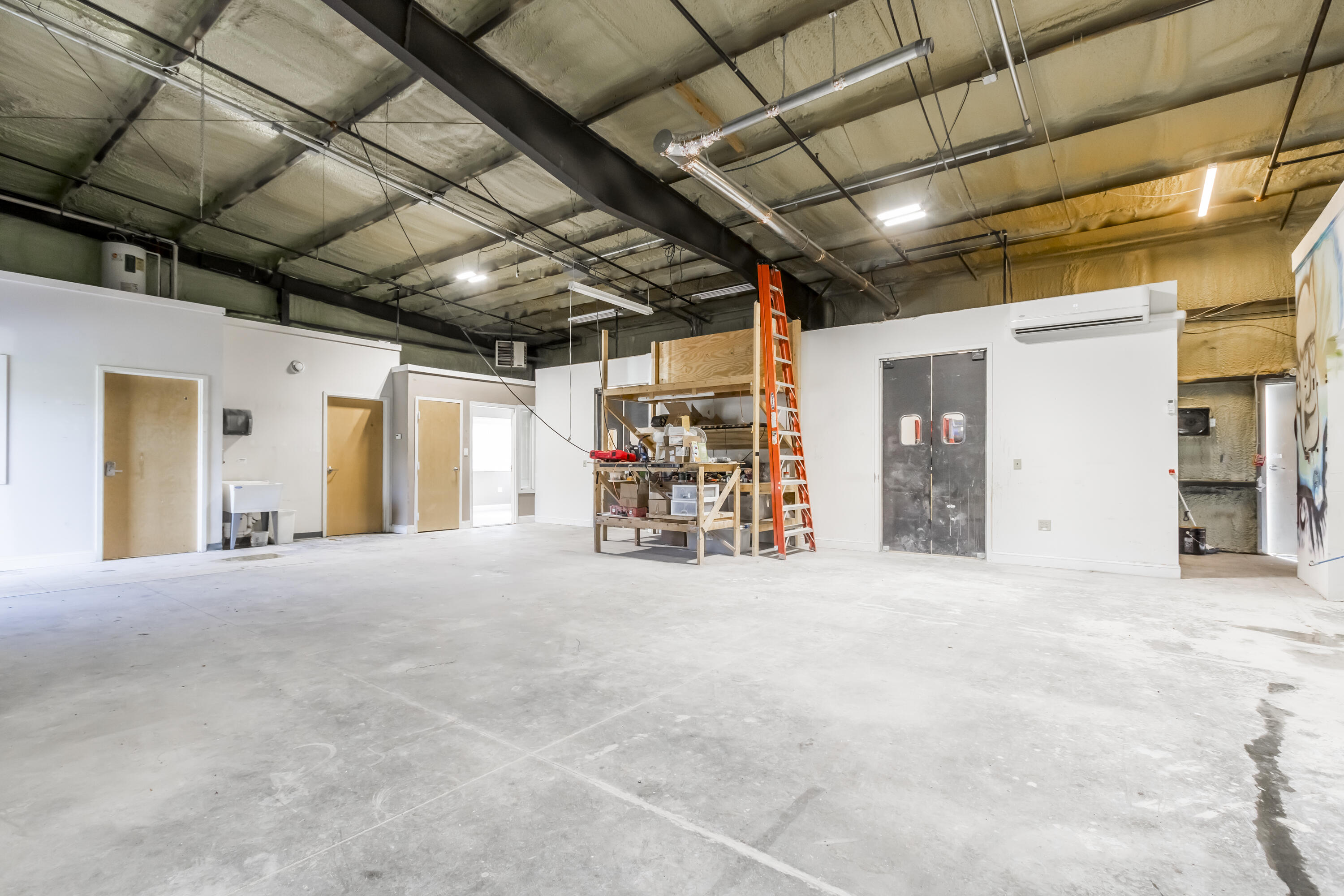 2 Lincoln Avenue, 8