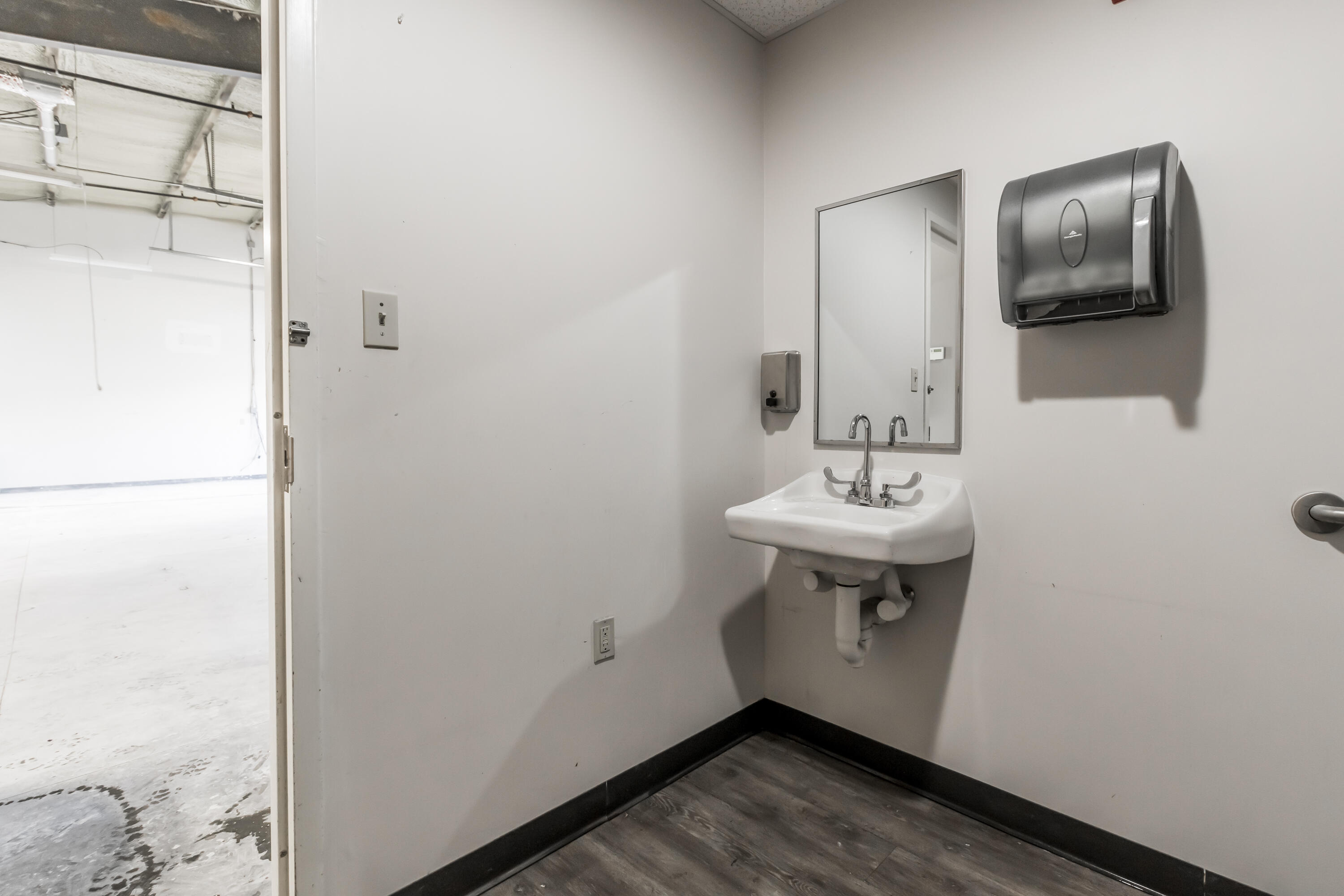 2 Lincoln Avenue, 8