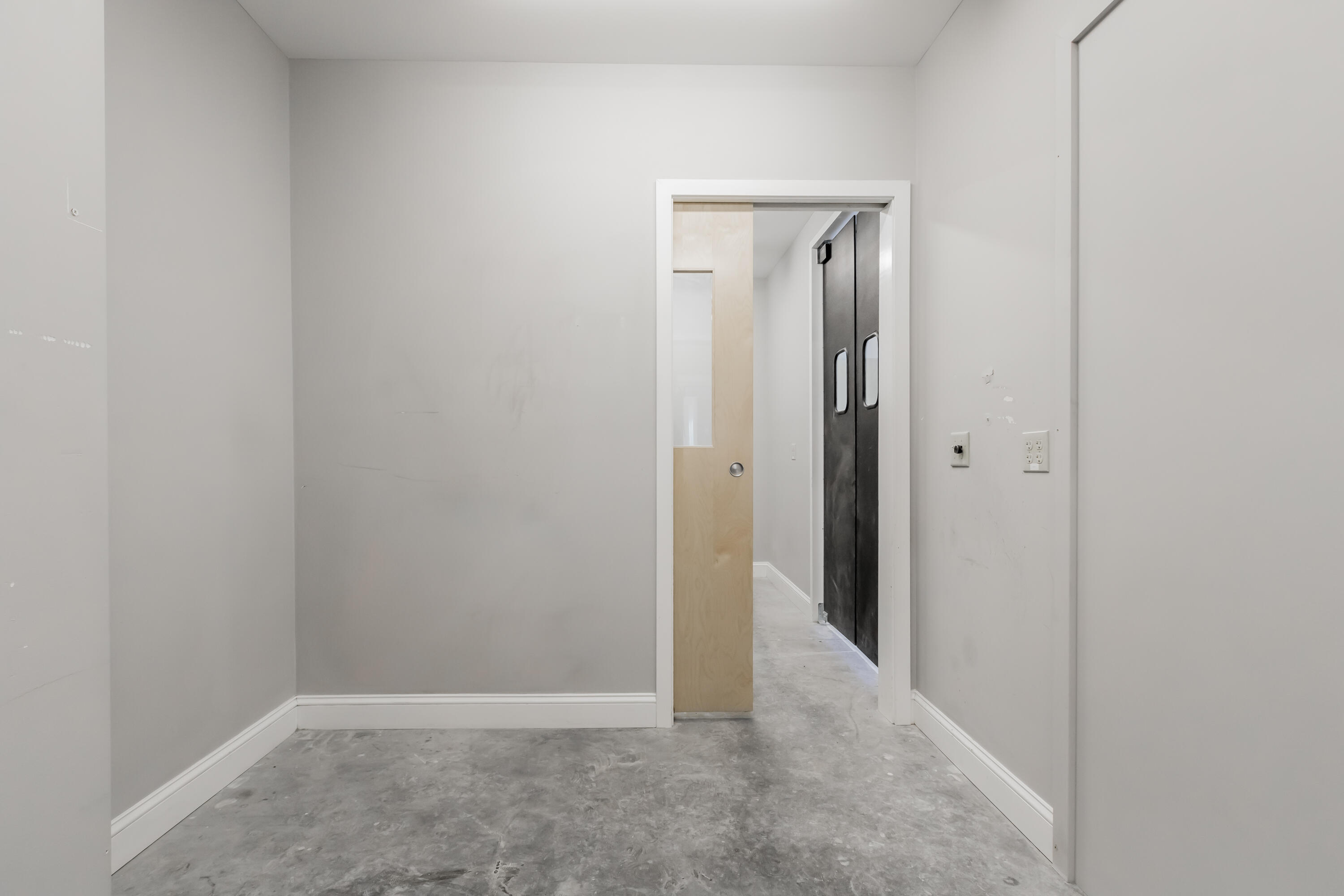 2 Lincoln Avenue, 8