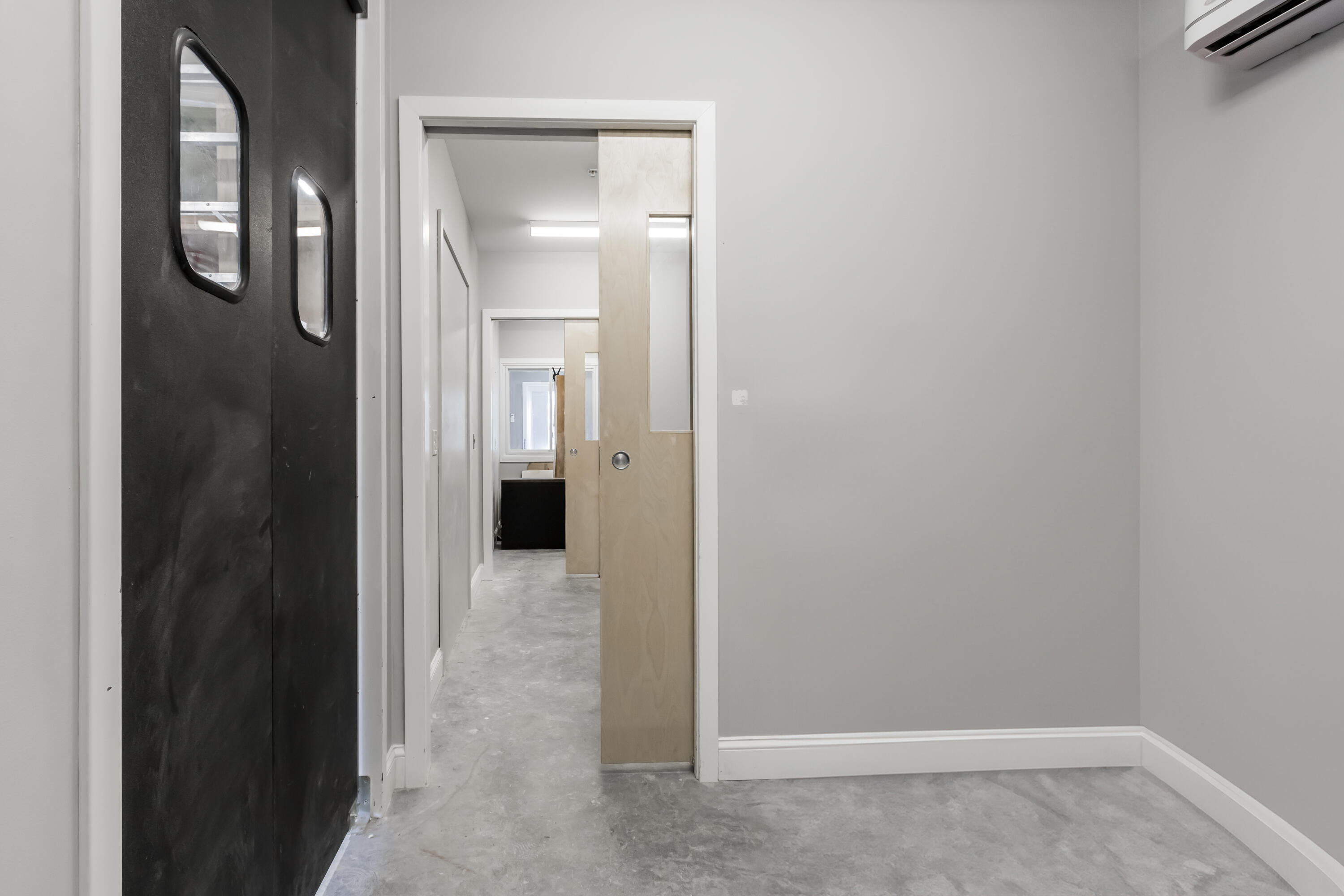 2 Lincoln Avenue, 8