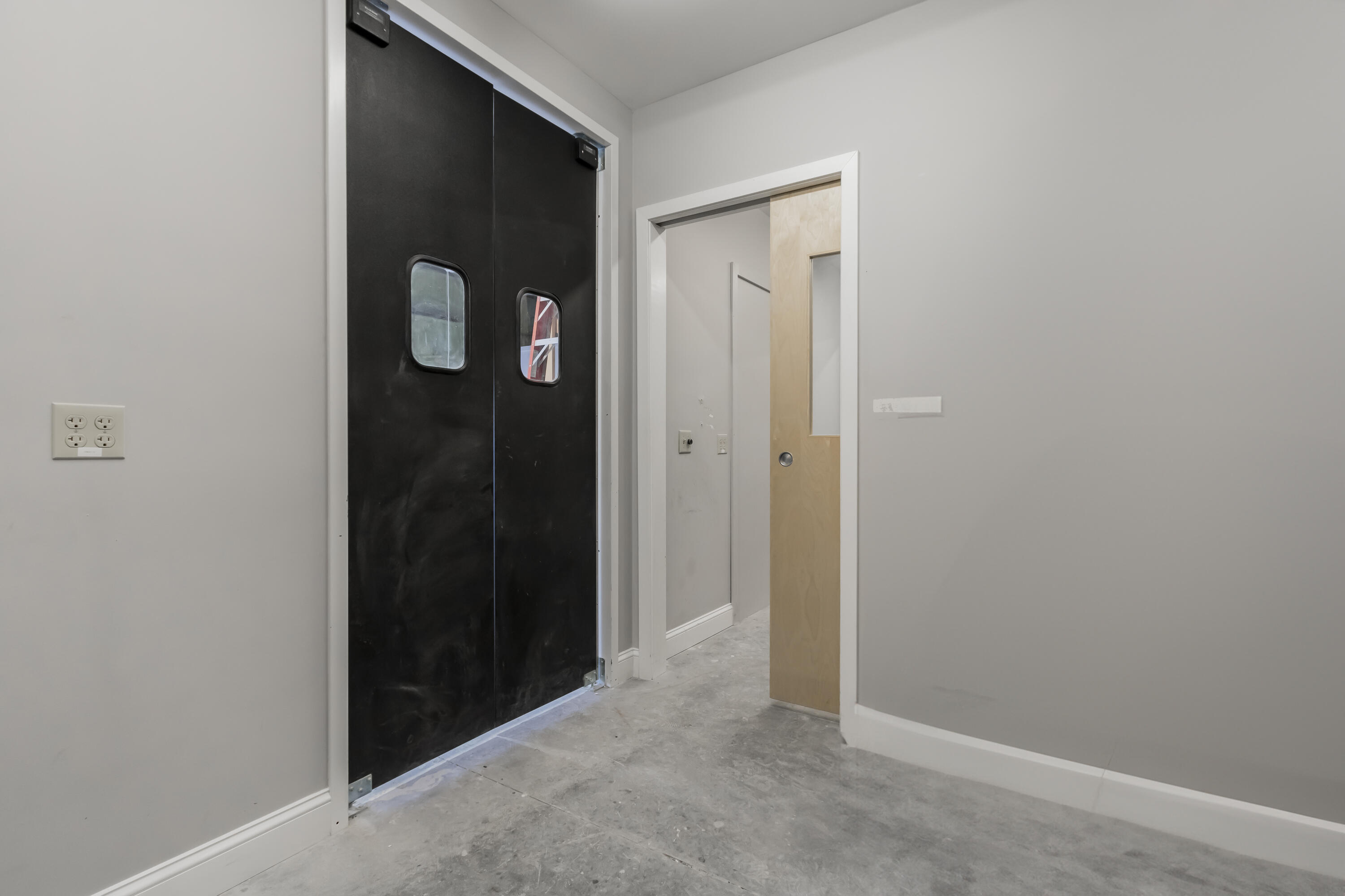 2 Lincoln Avenue, 8