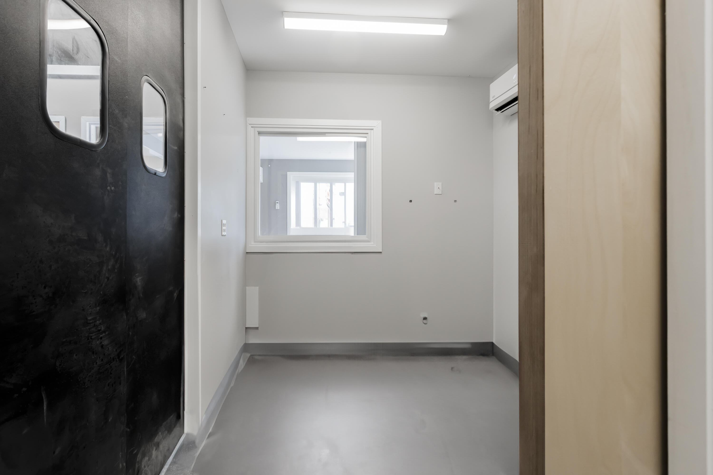 2 Lincoln Avenue, 8