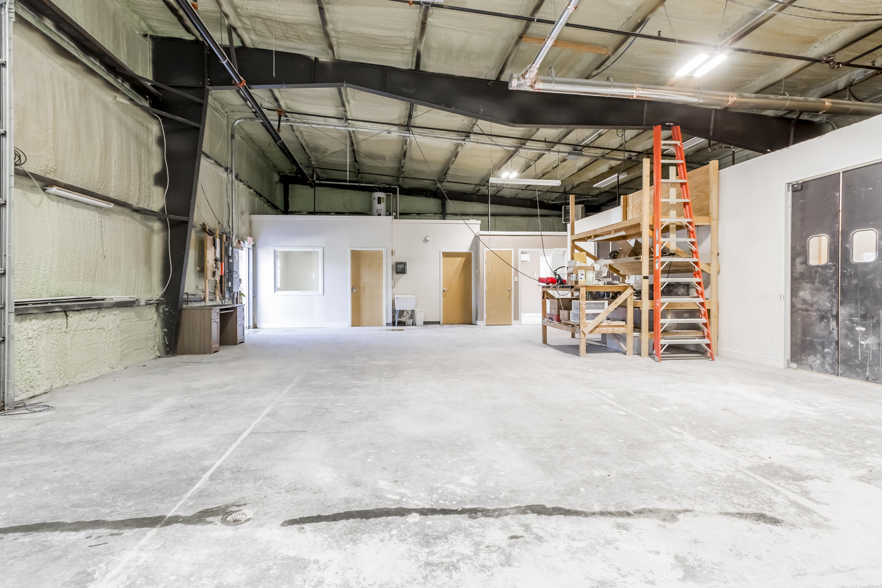 2 Lincoln Avenue, 8