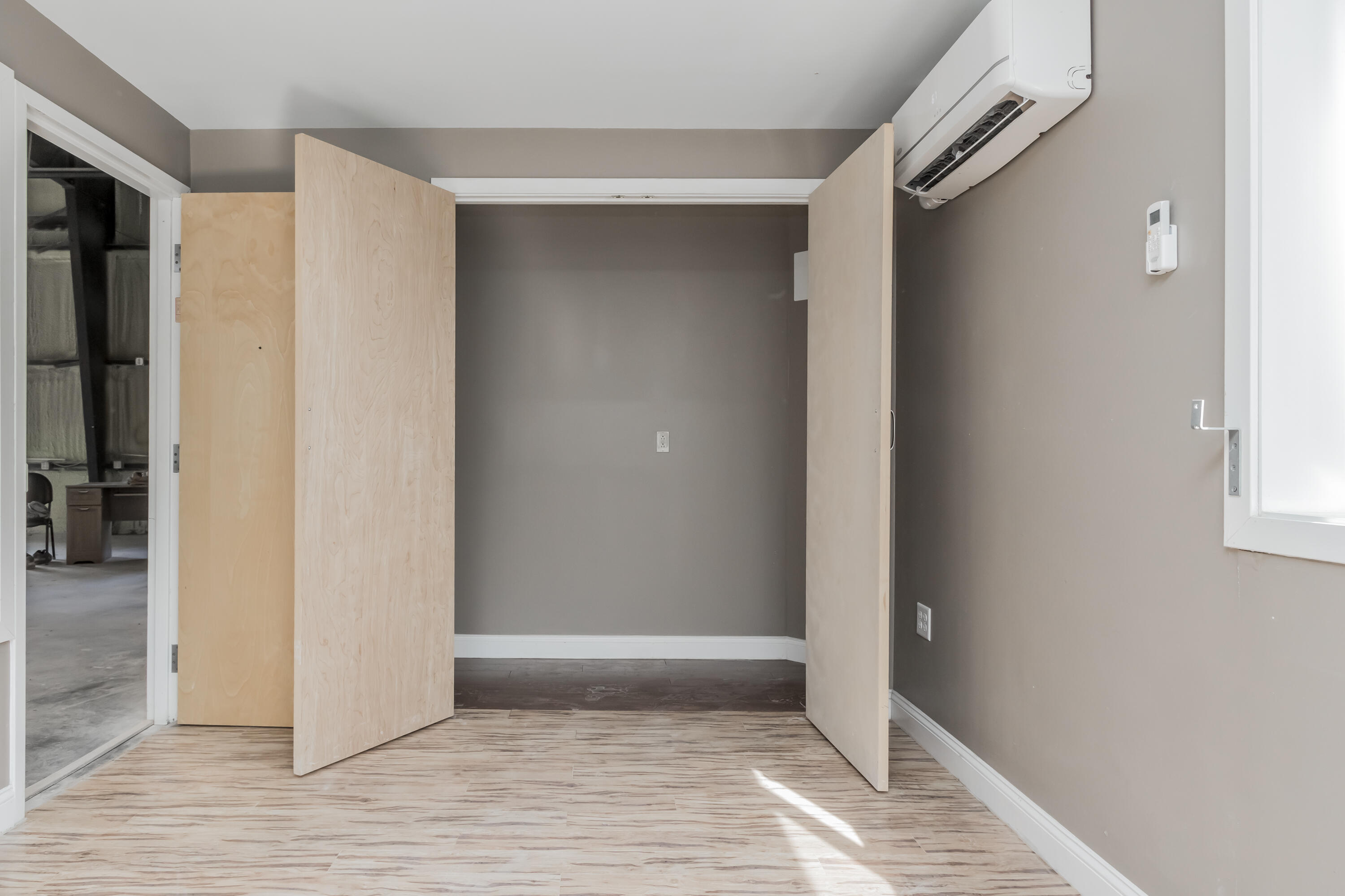 2 Lincoln Avenue, 8
