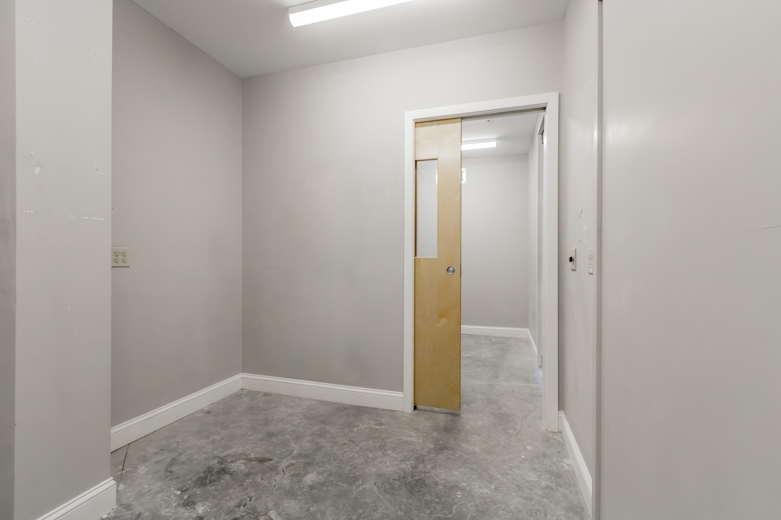 2 Lincoln Avenue, 8