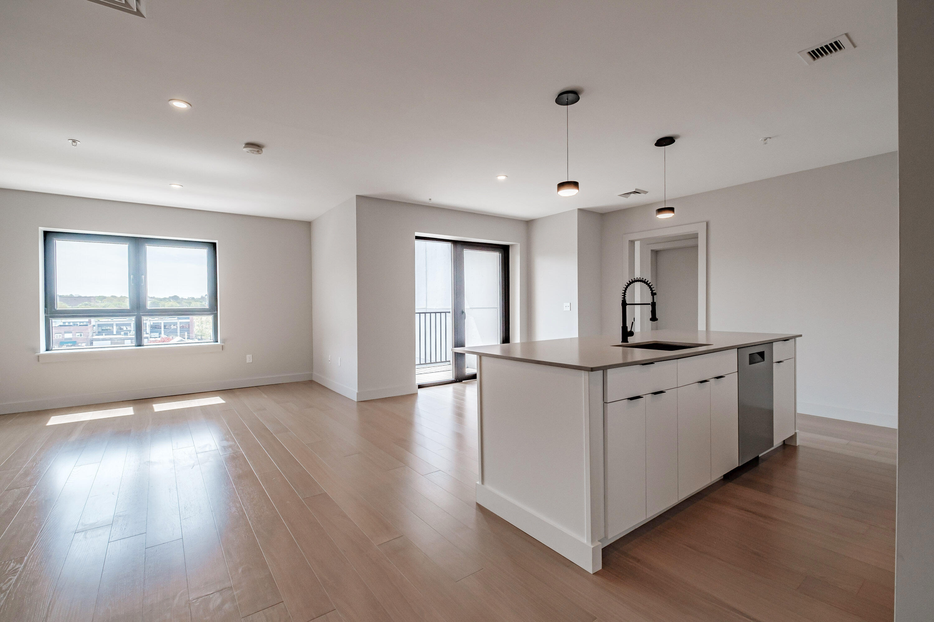 75 Chestnut Street, 605