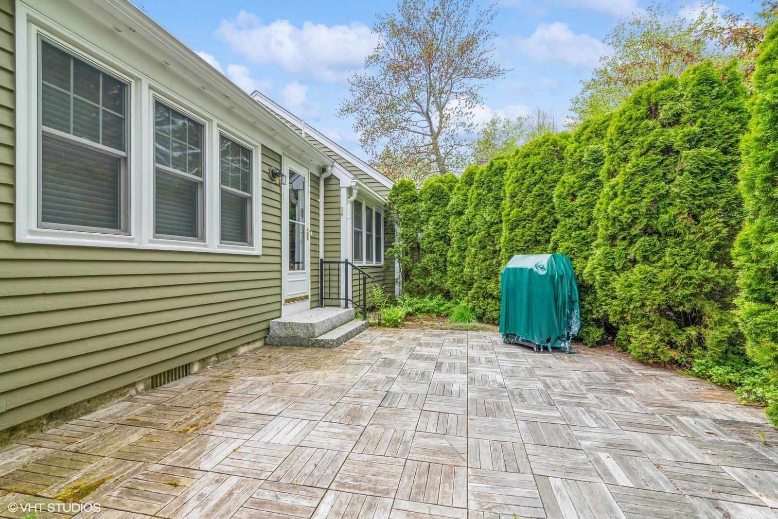 49 Applegate Lane, 49