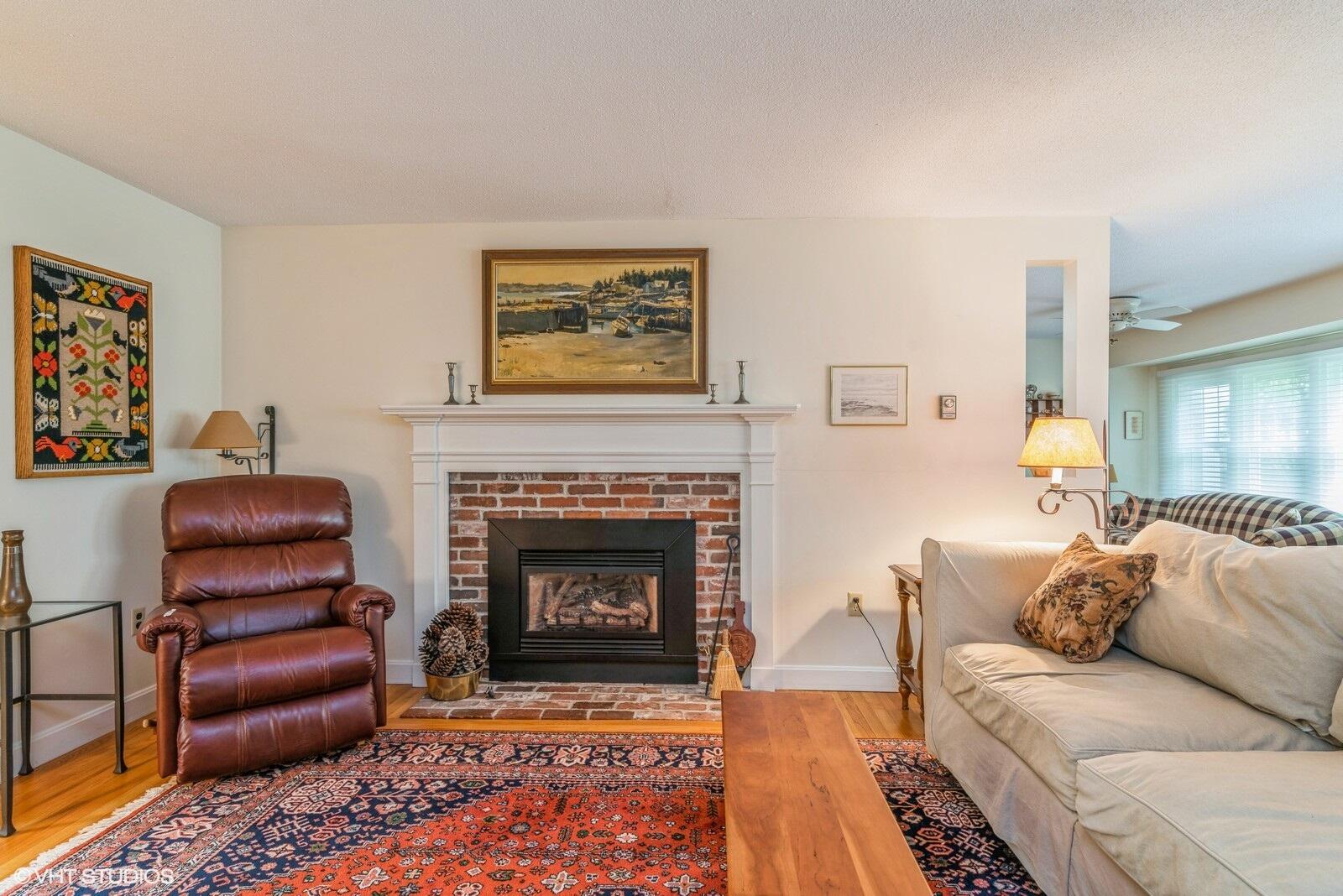 49 Applegate Lane, 49