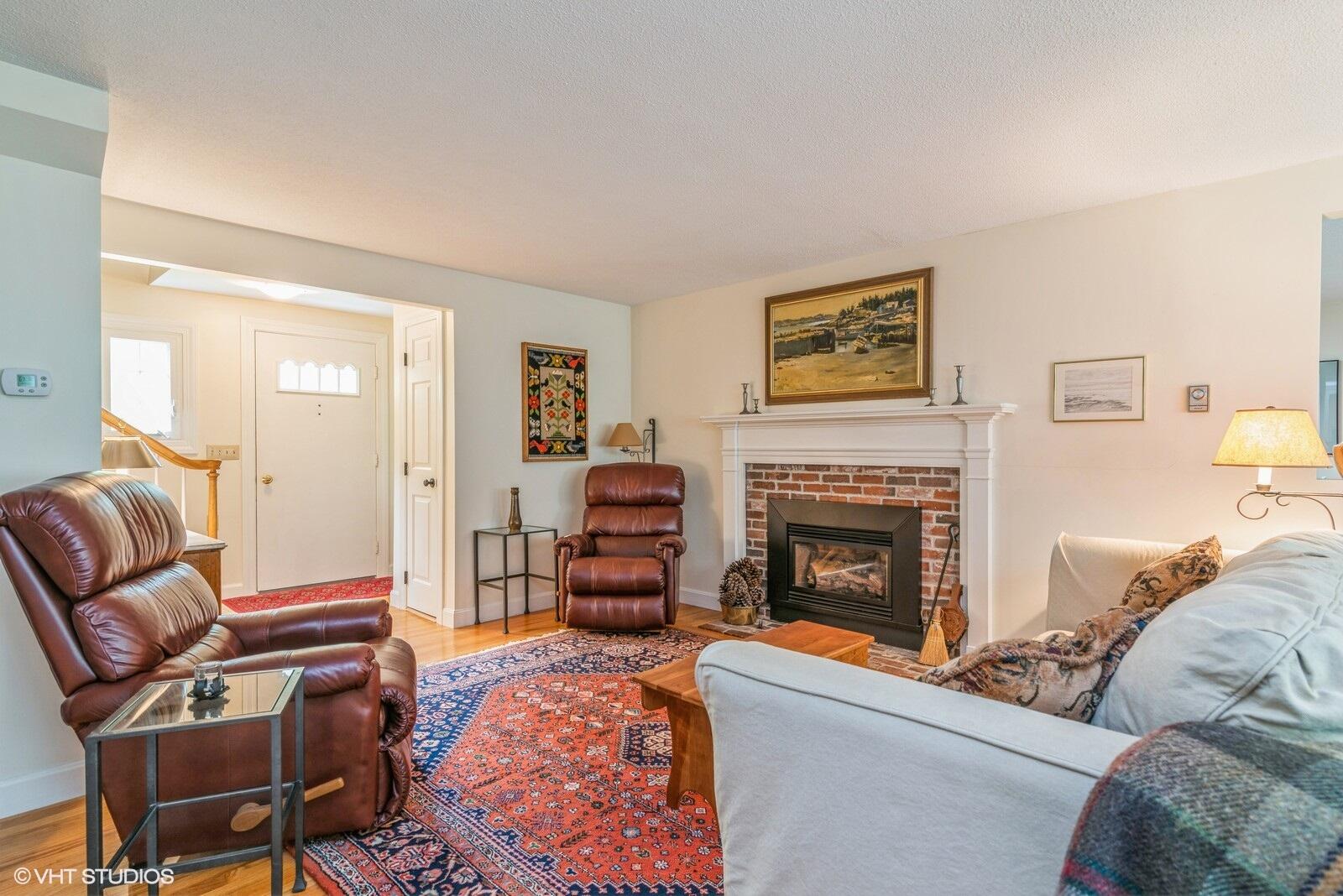 49 Applegate Lane, 49