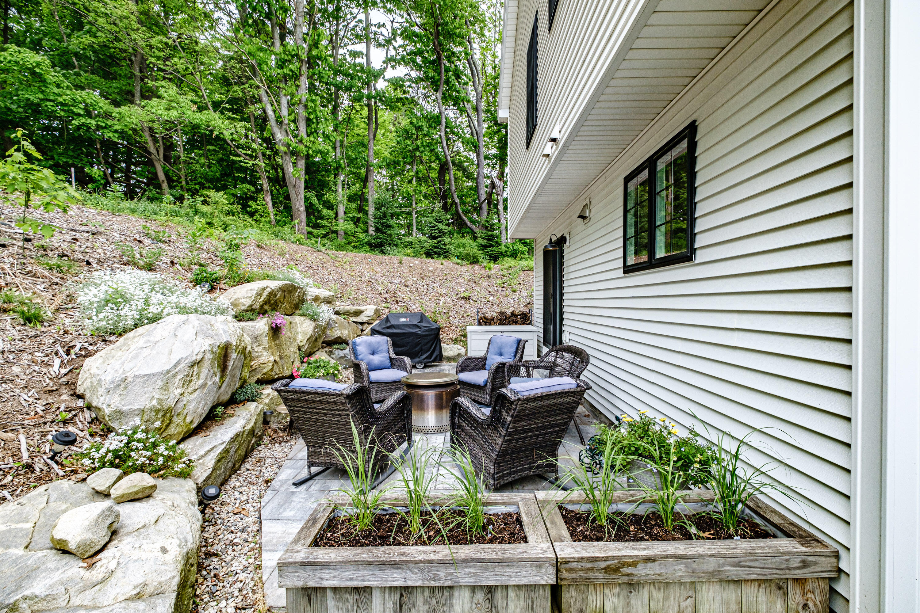 8 Tyler Drive, 32