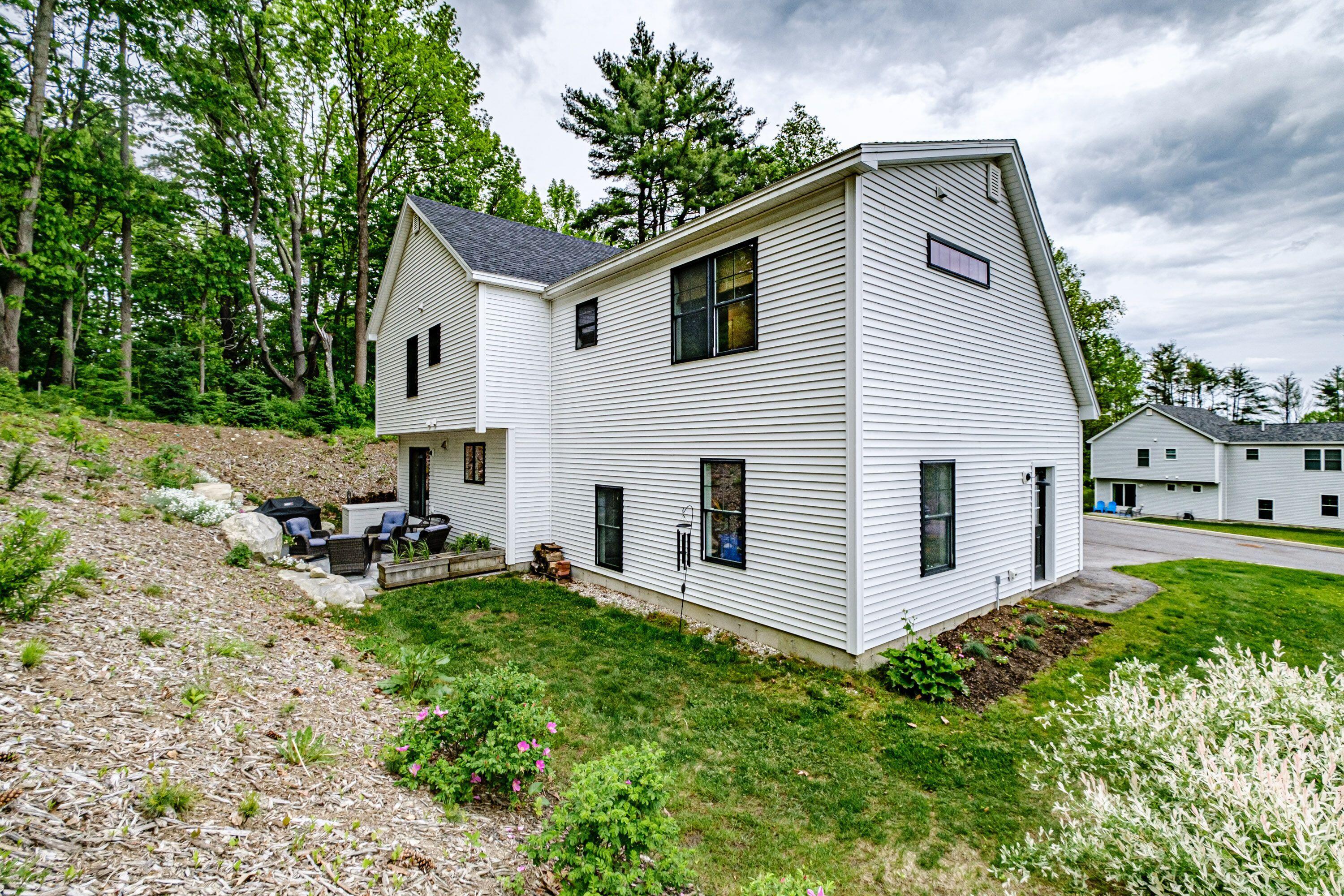 8 Tyler Drive, 32