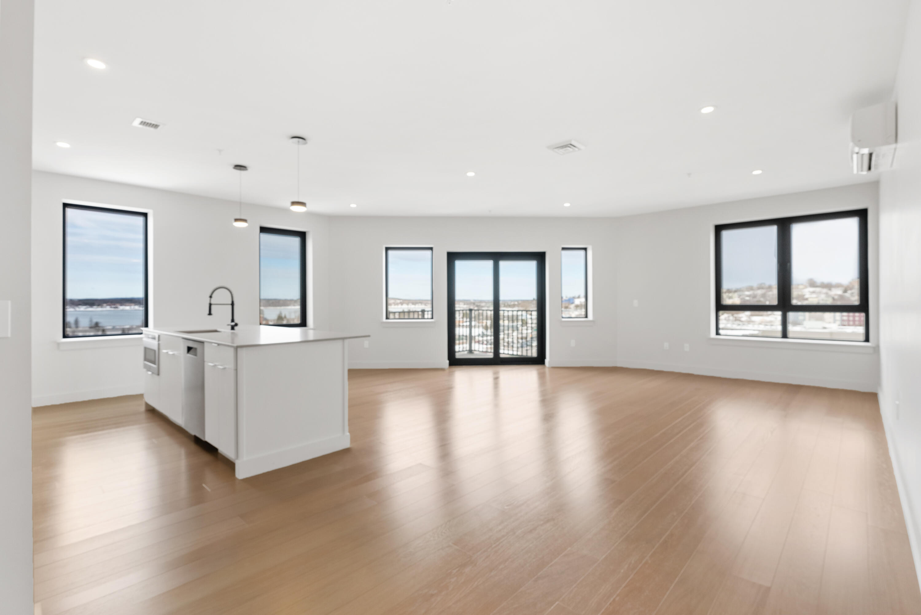 75 Chestnut Street, 706